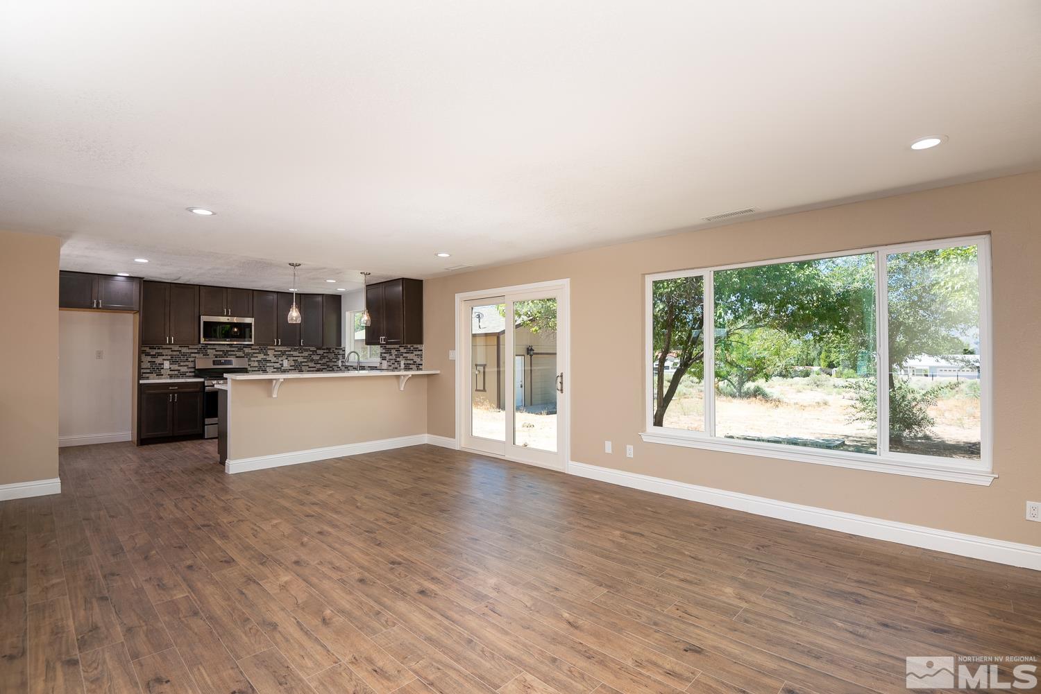 2812 Squires Street Property Photo 10