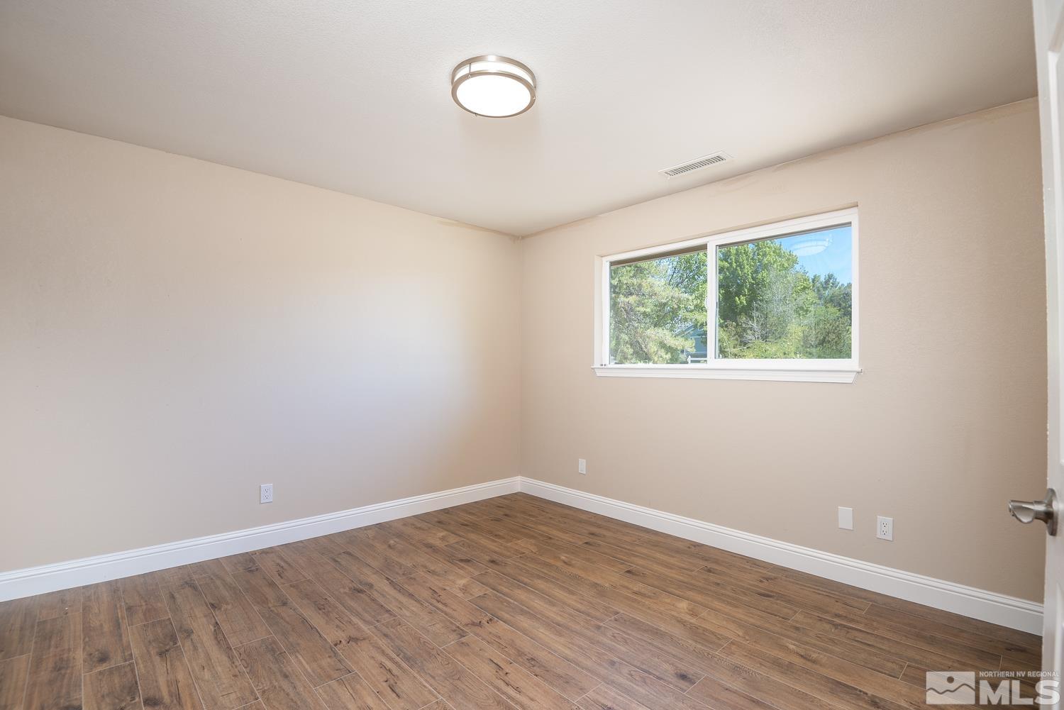 2812 Squires Street Property Photo 20