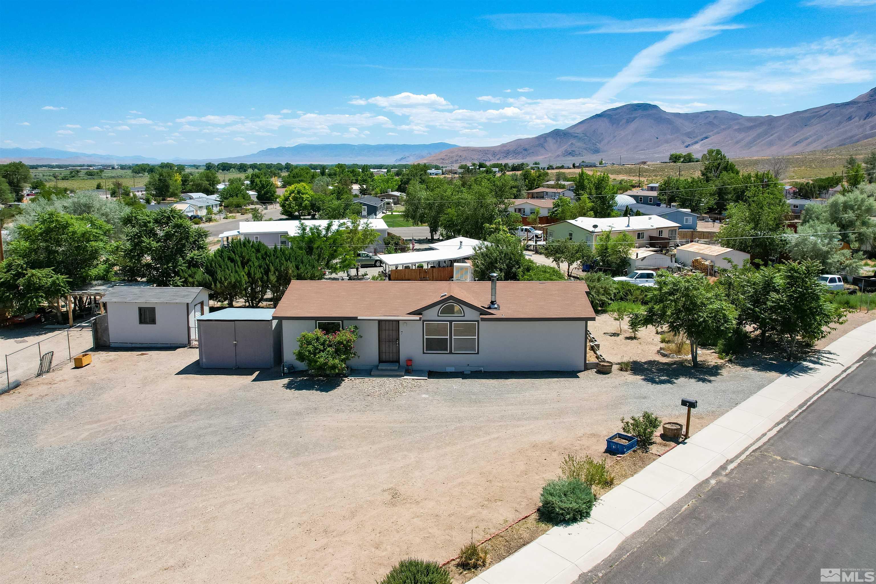 7 Mobil Dr Property Photo 1