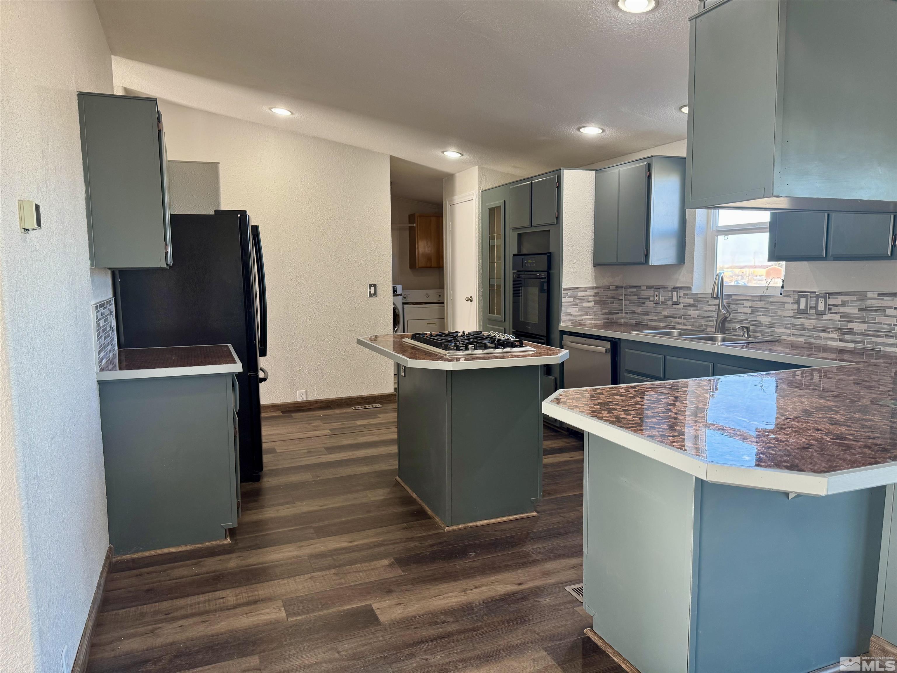6025 Ardis Dr Property Photo 4