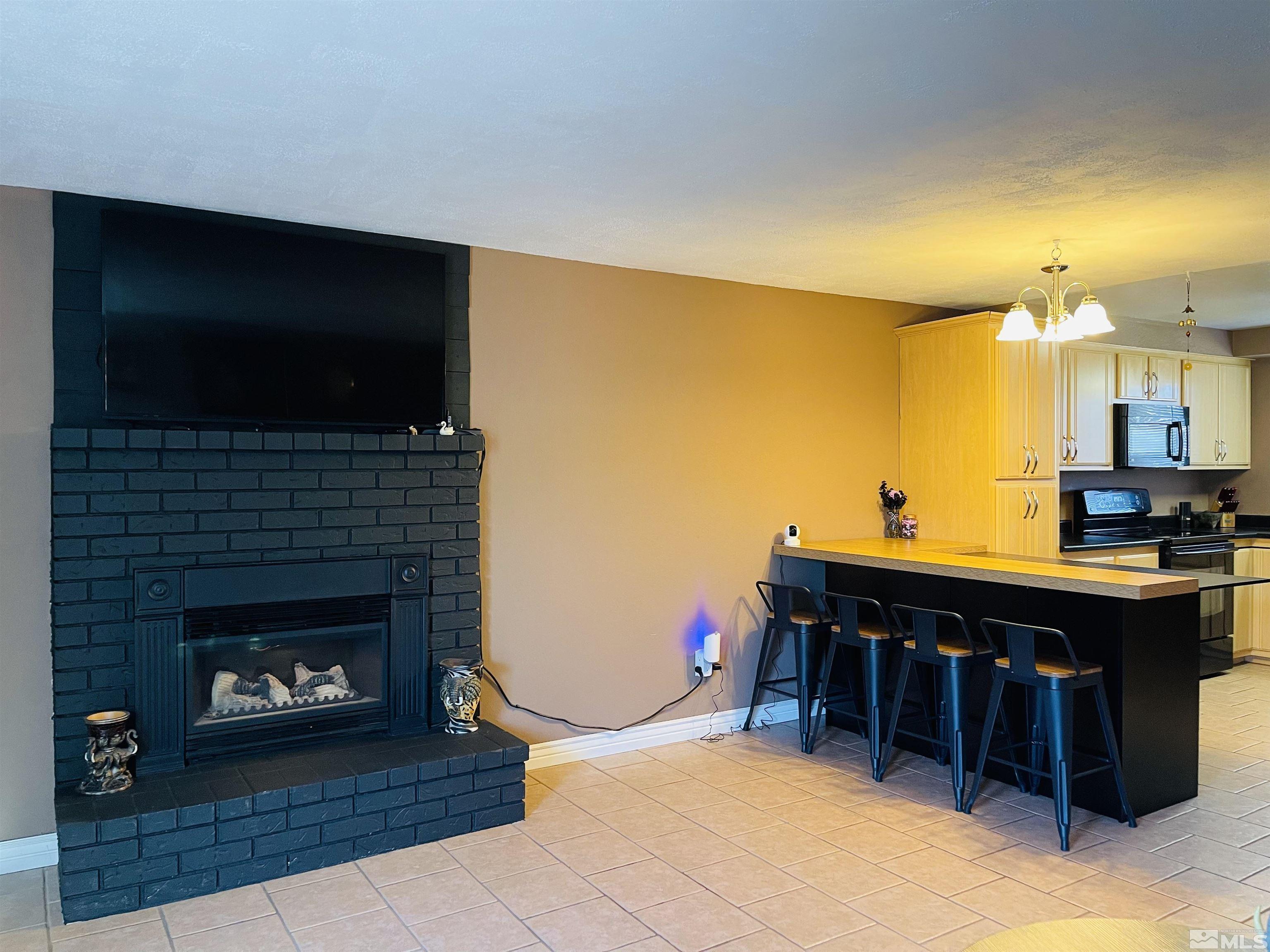 1323 Ashby Ct Property Photo 5