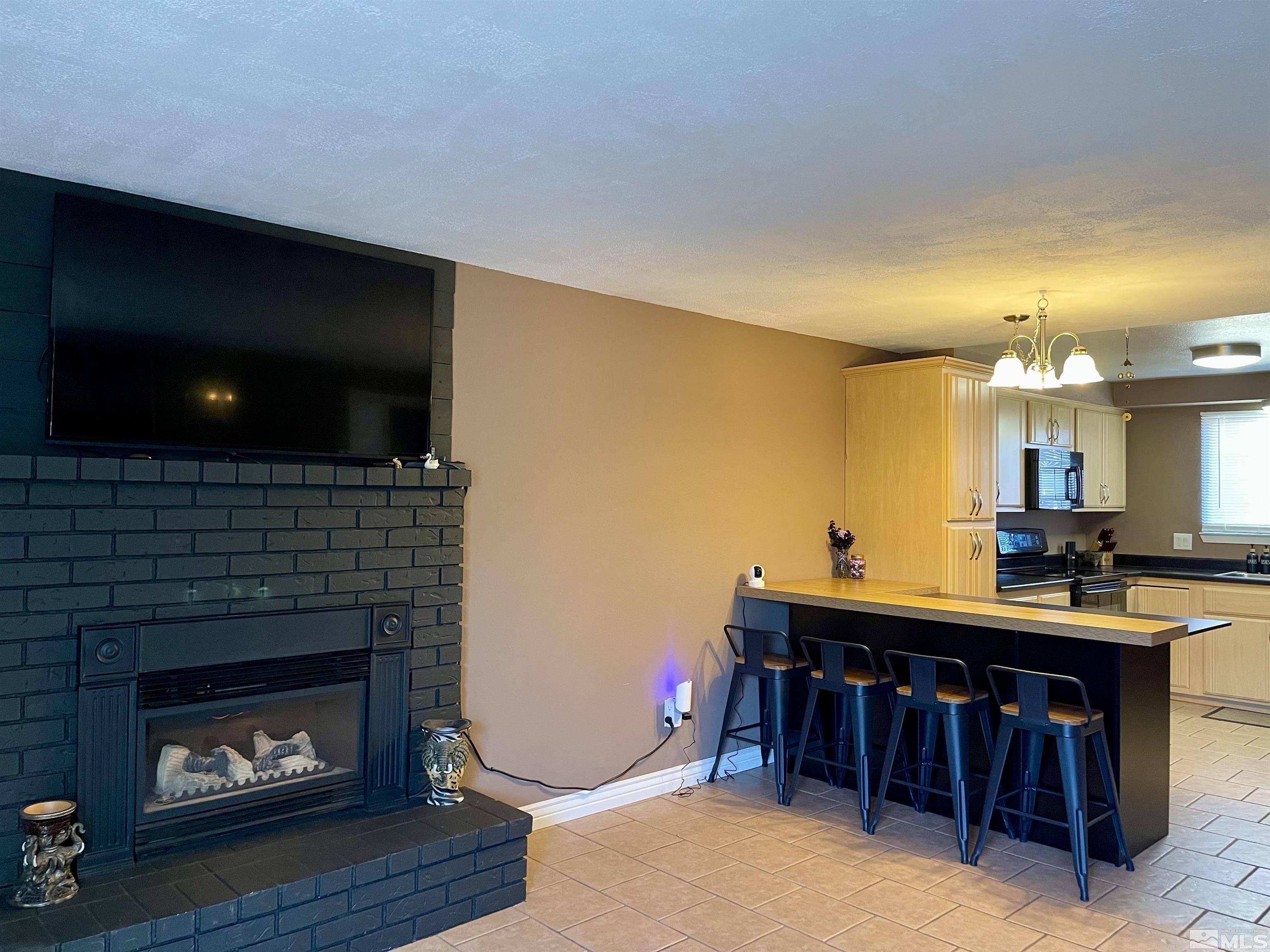1323 Ashby Ct Property Photo 6