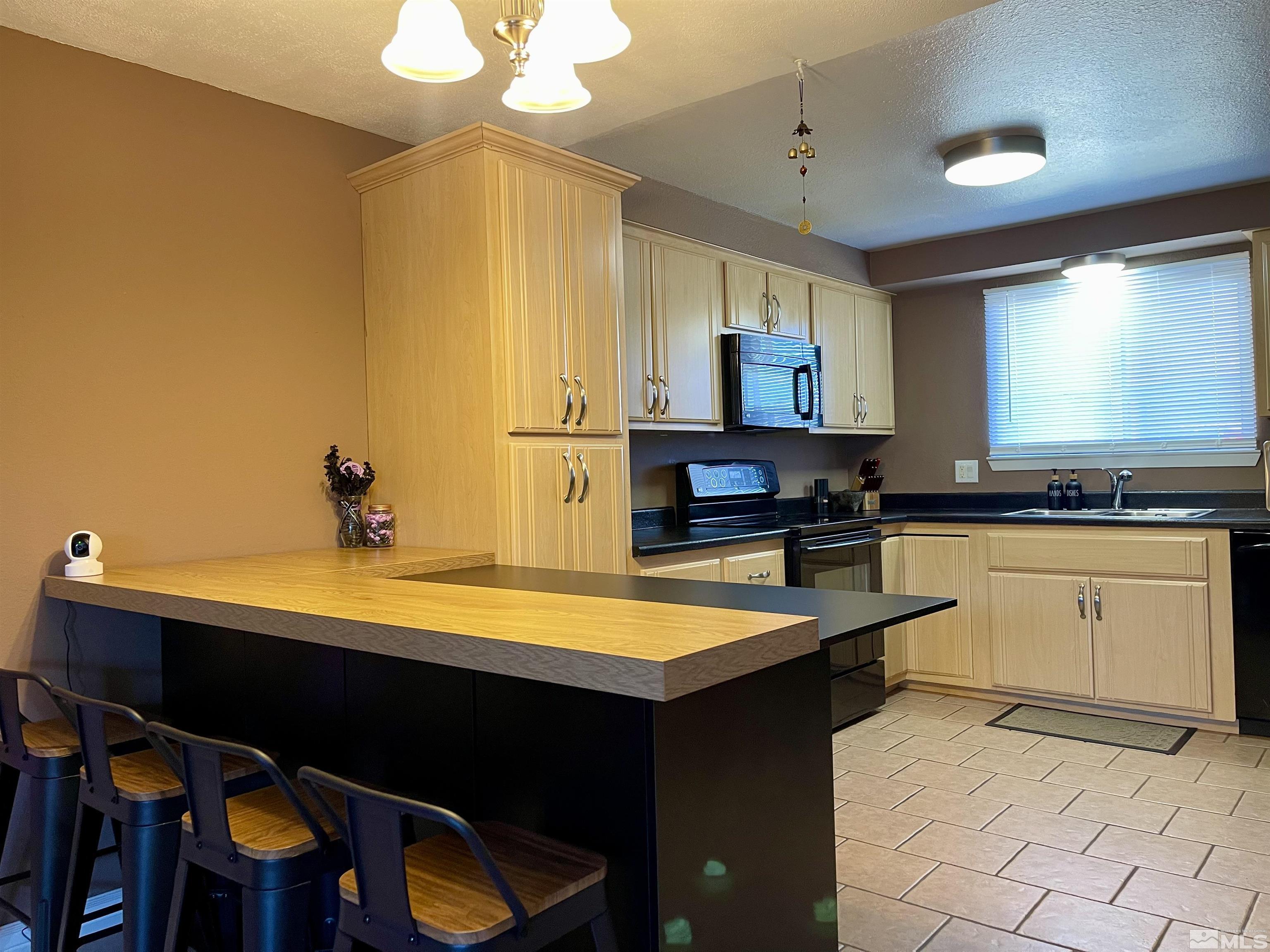 1323 Ashby Ct Property Photo 7