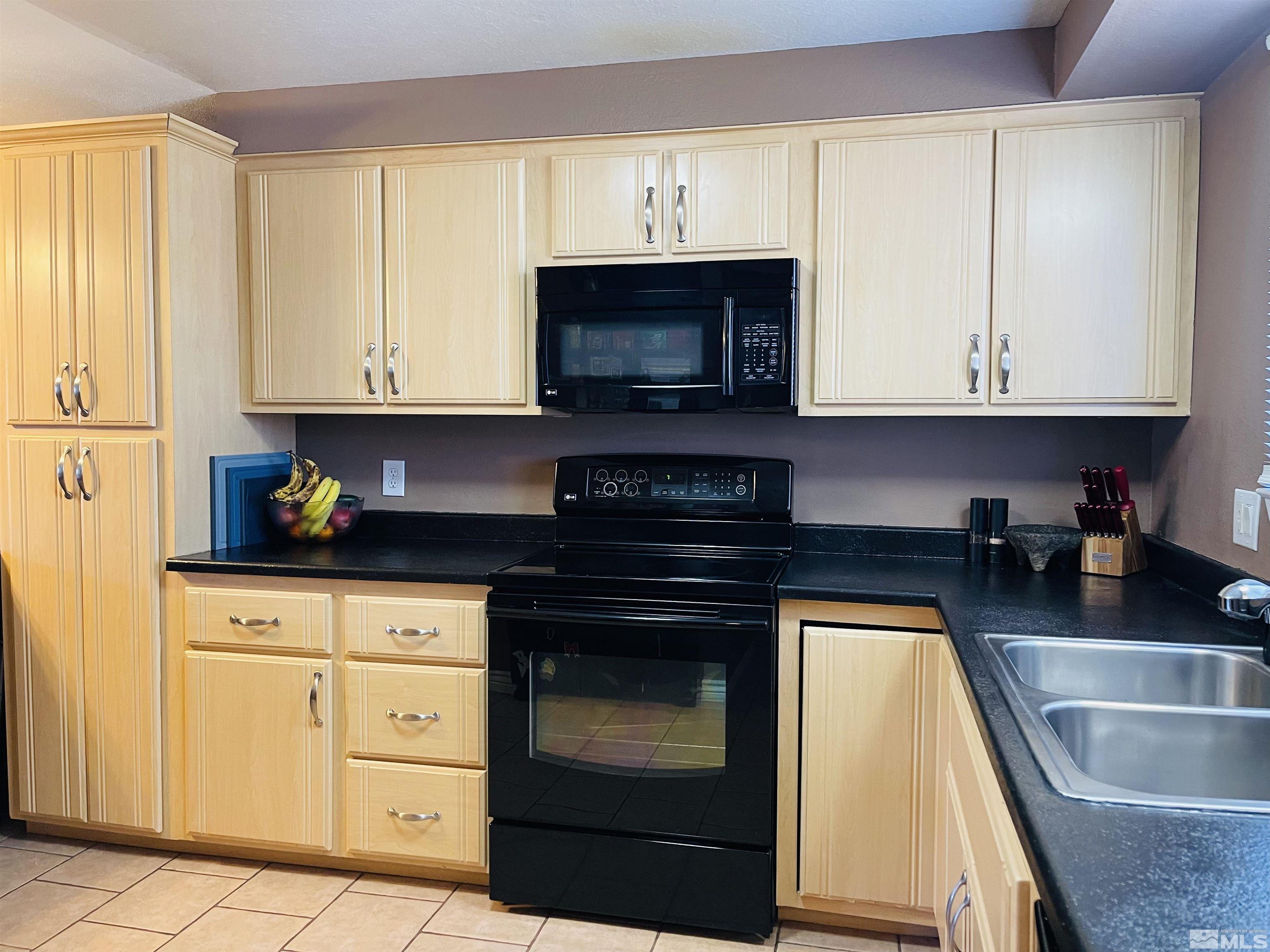 1323 Ashby Ct Property Photo 9