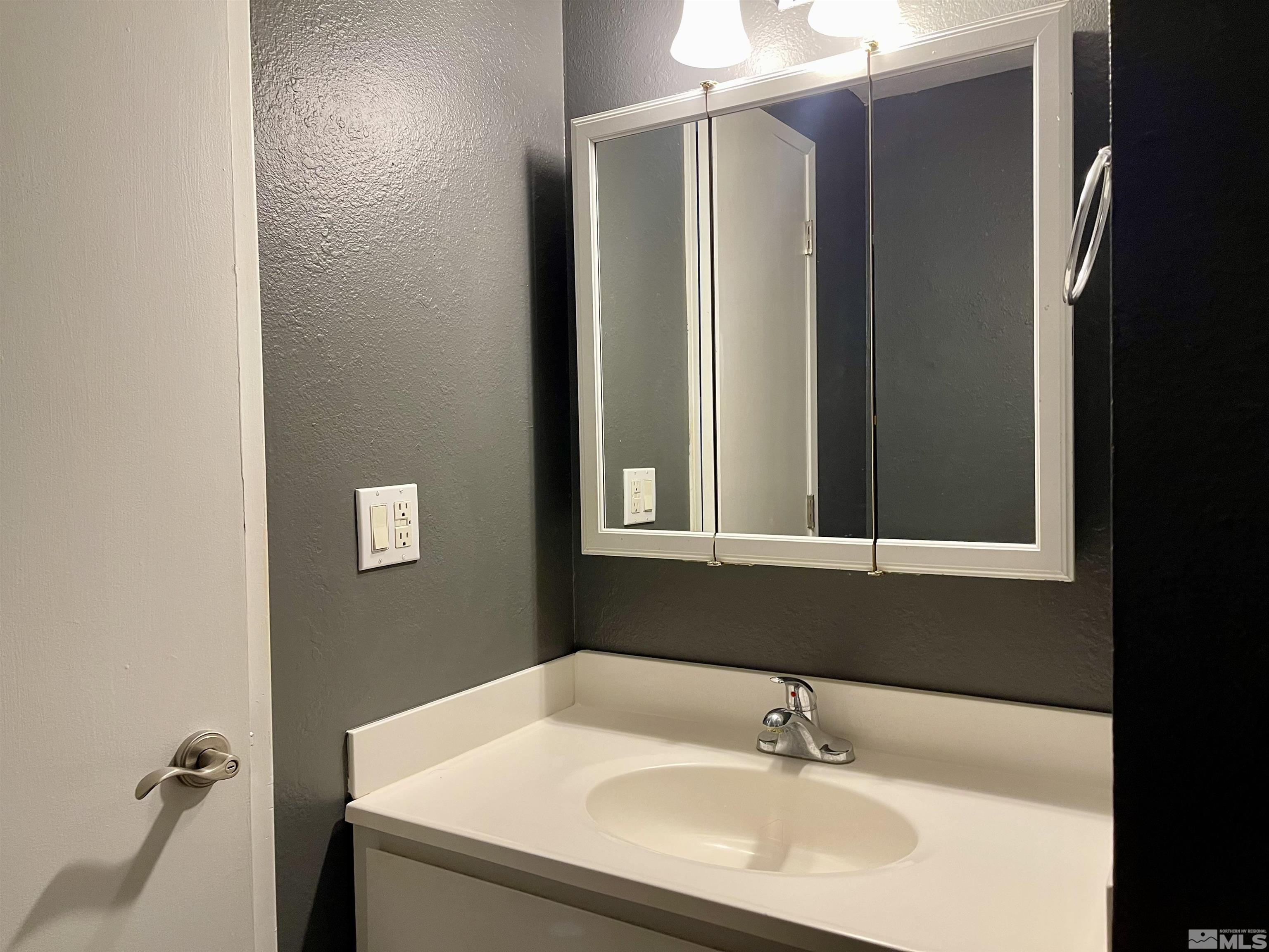 1323 Ashby Ct Property Photo 21