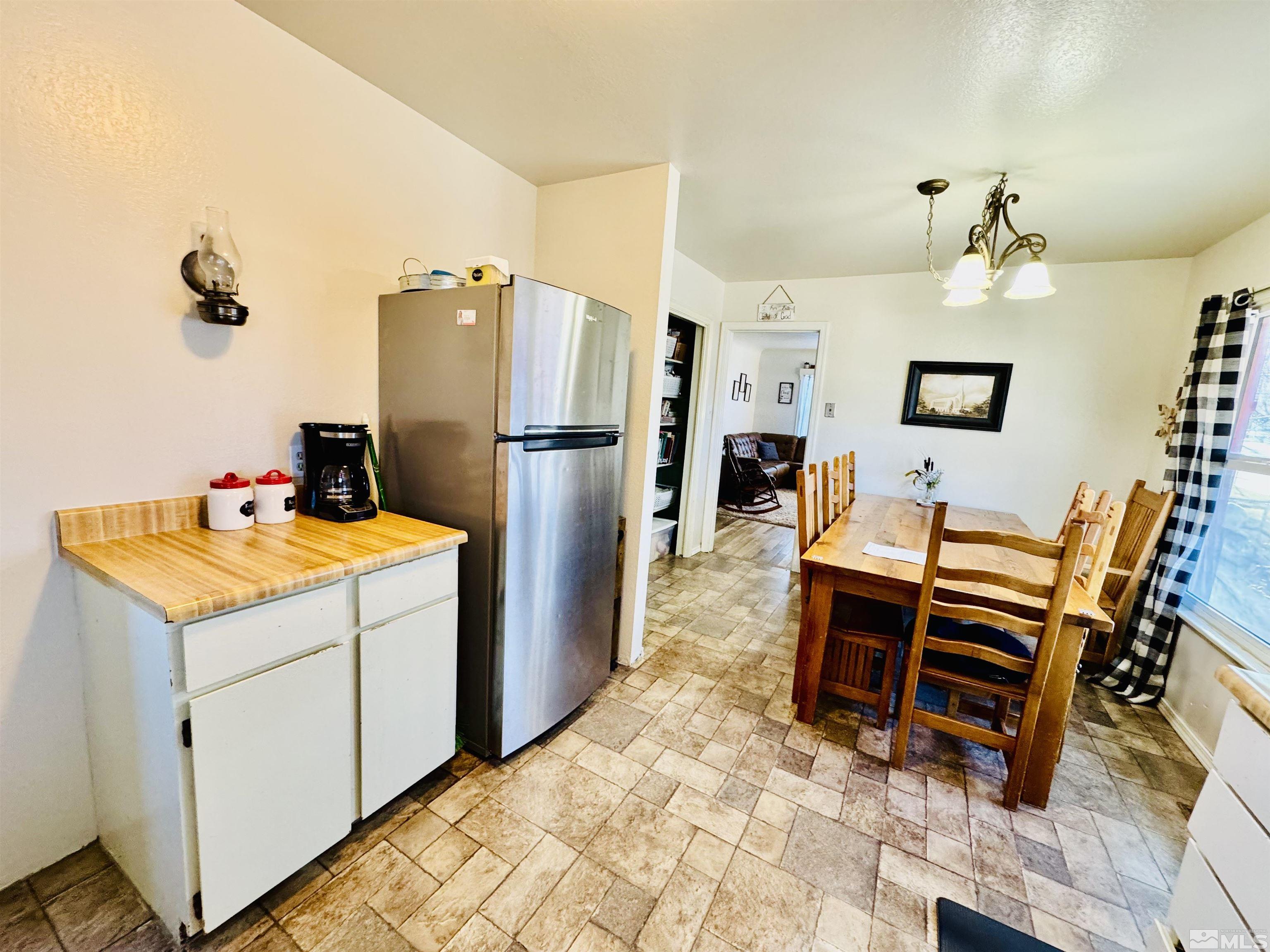 1345 S Bridge St Property Photo 7