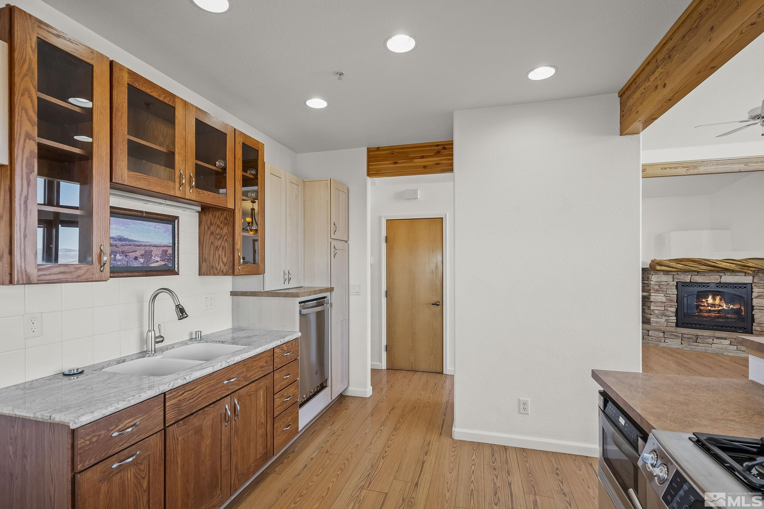 2330 Hillcrest Road Property Photo 8