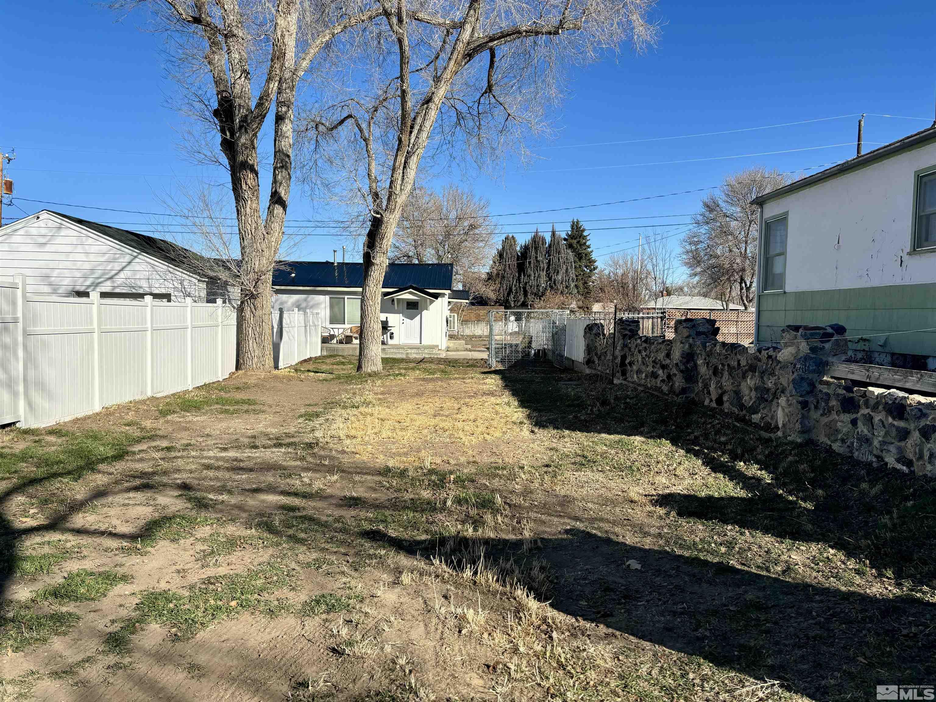 1053 1/2 S Bridge St Property Photo 3