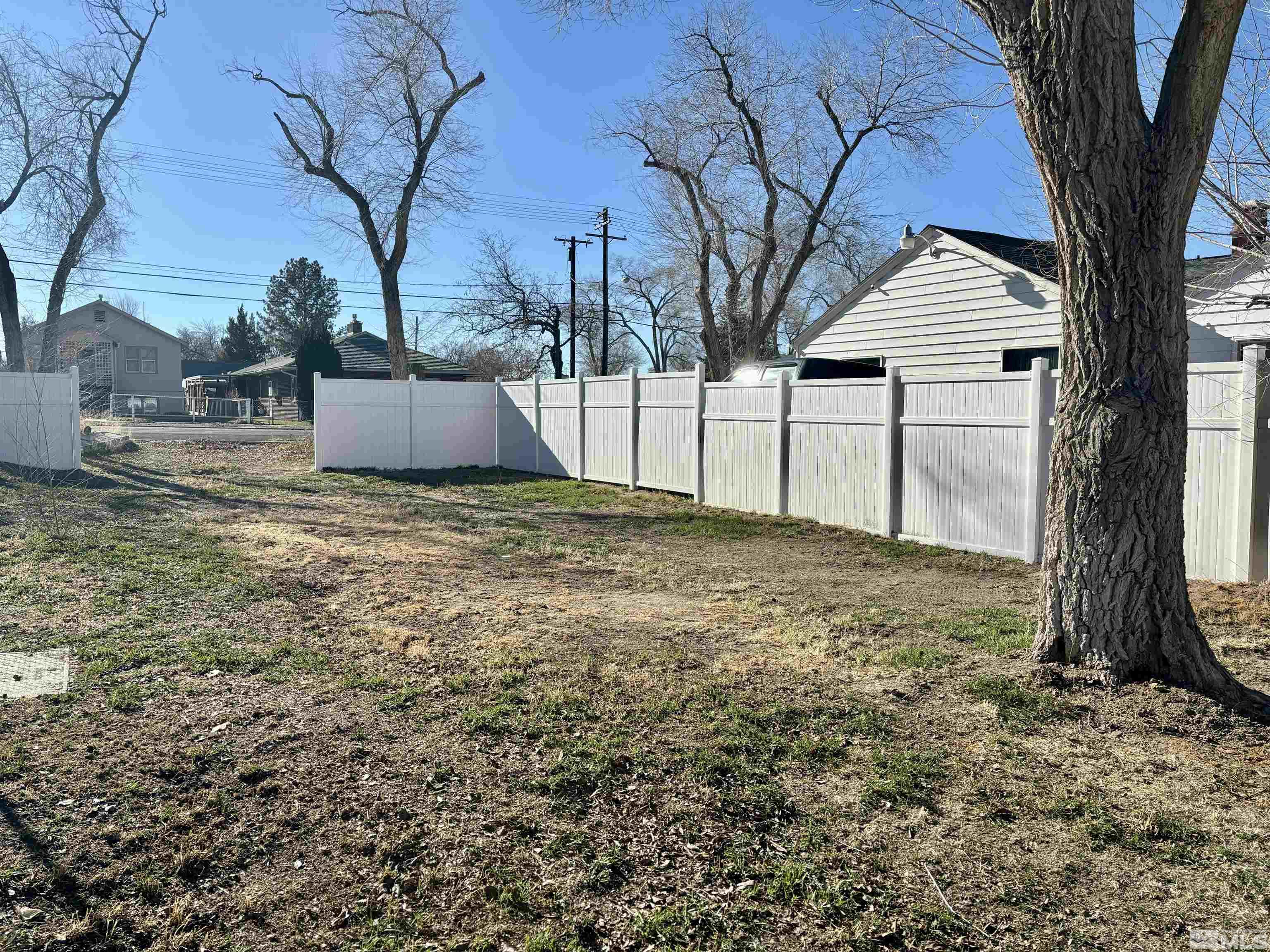 1053 1/2 S Bridge St Property Photo 14