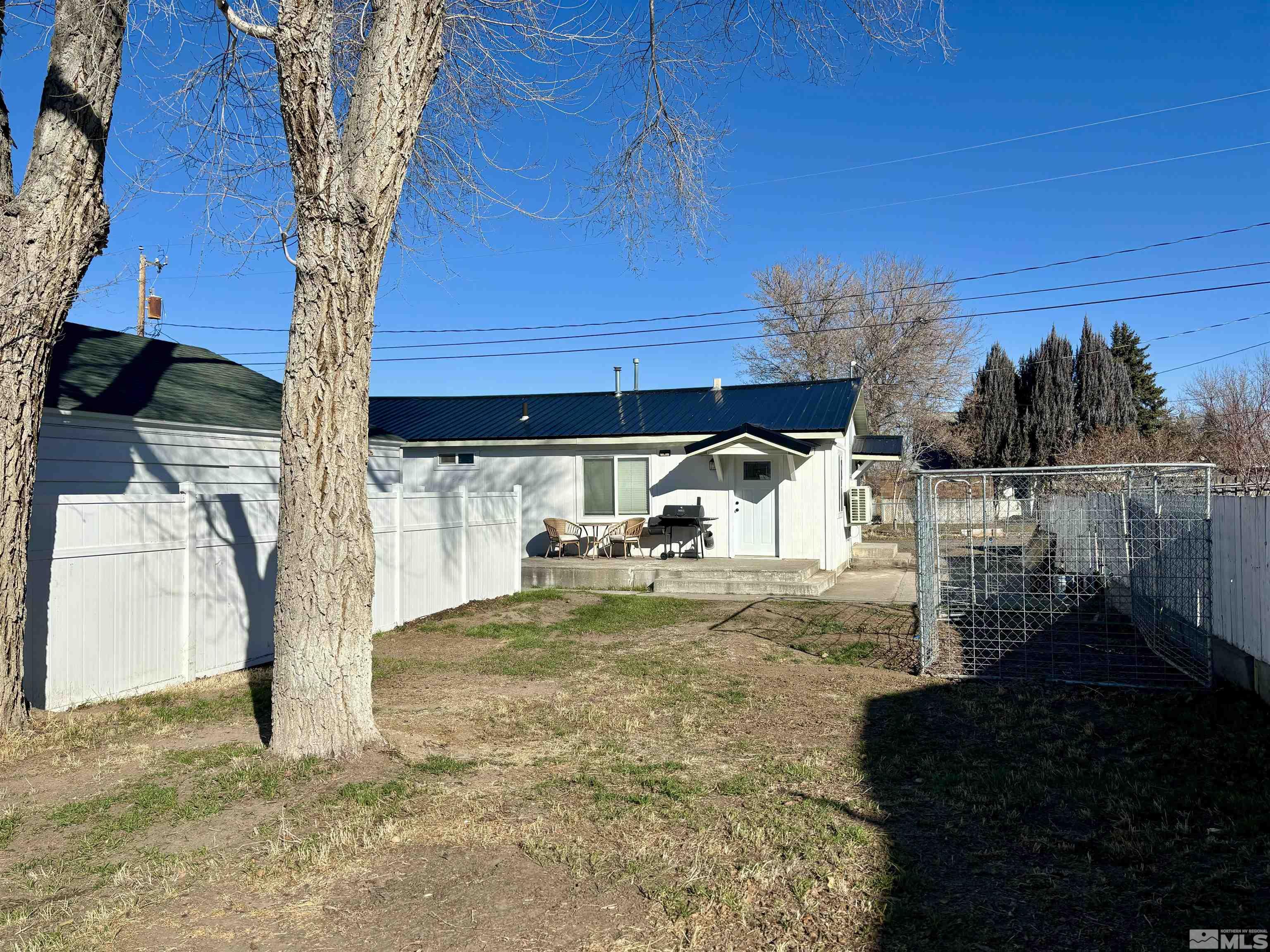 1053 1/2 S Bridge St Property Photo 16