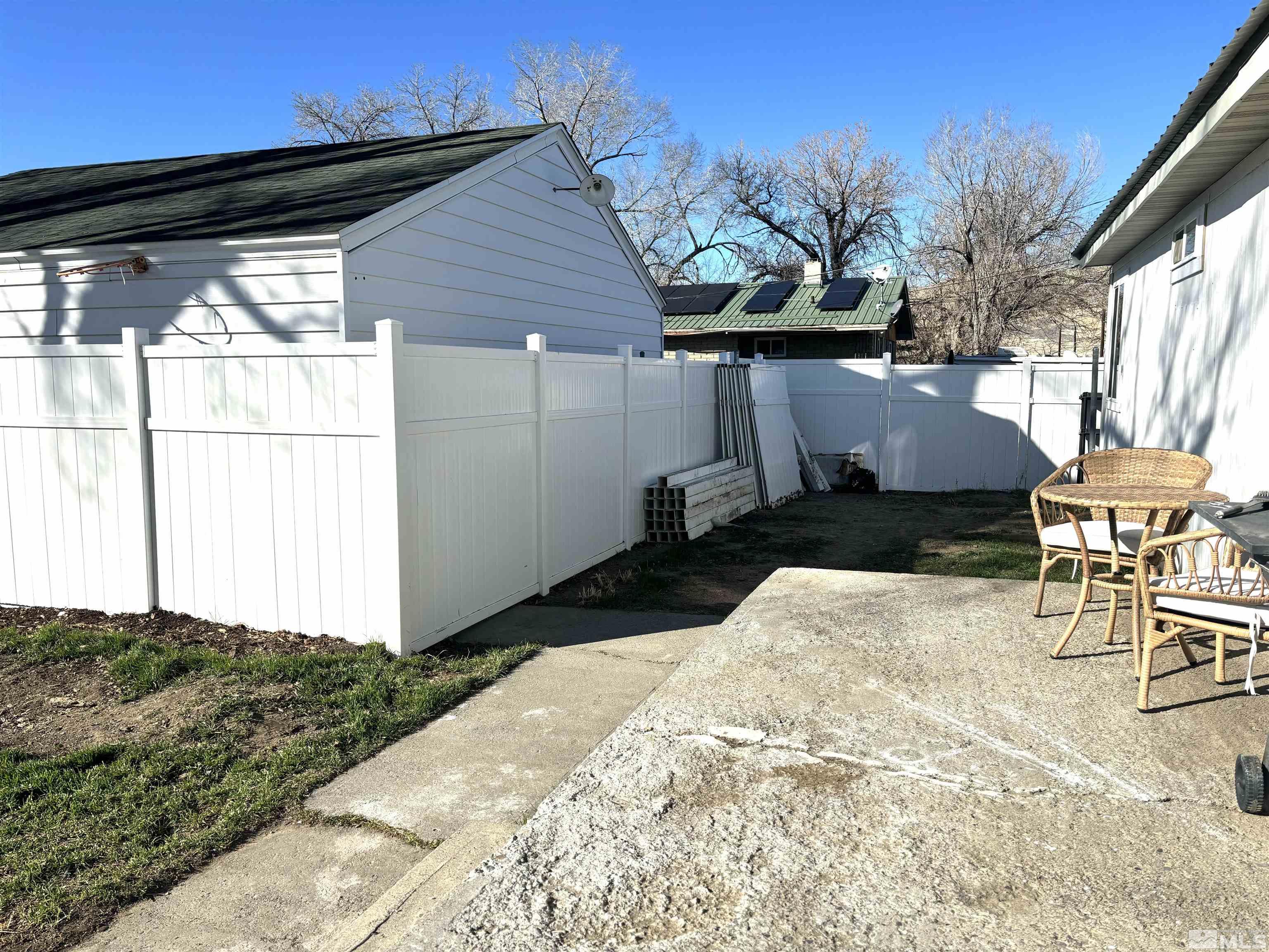 1053 1/2 S Bridge St Property Photo 17