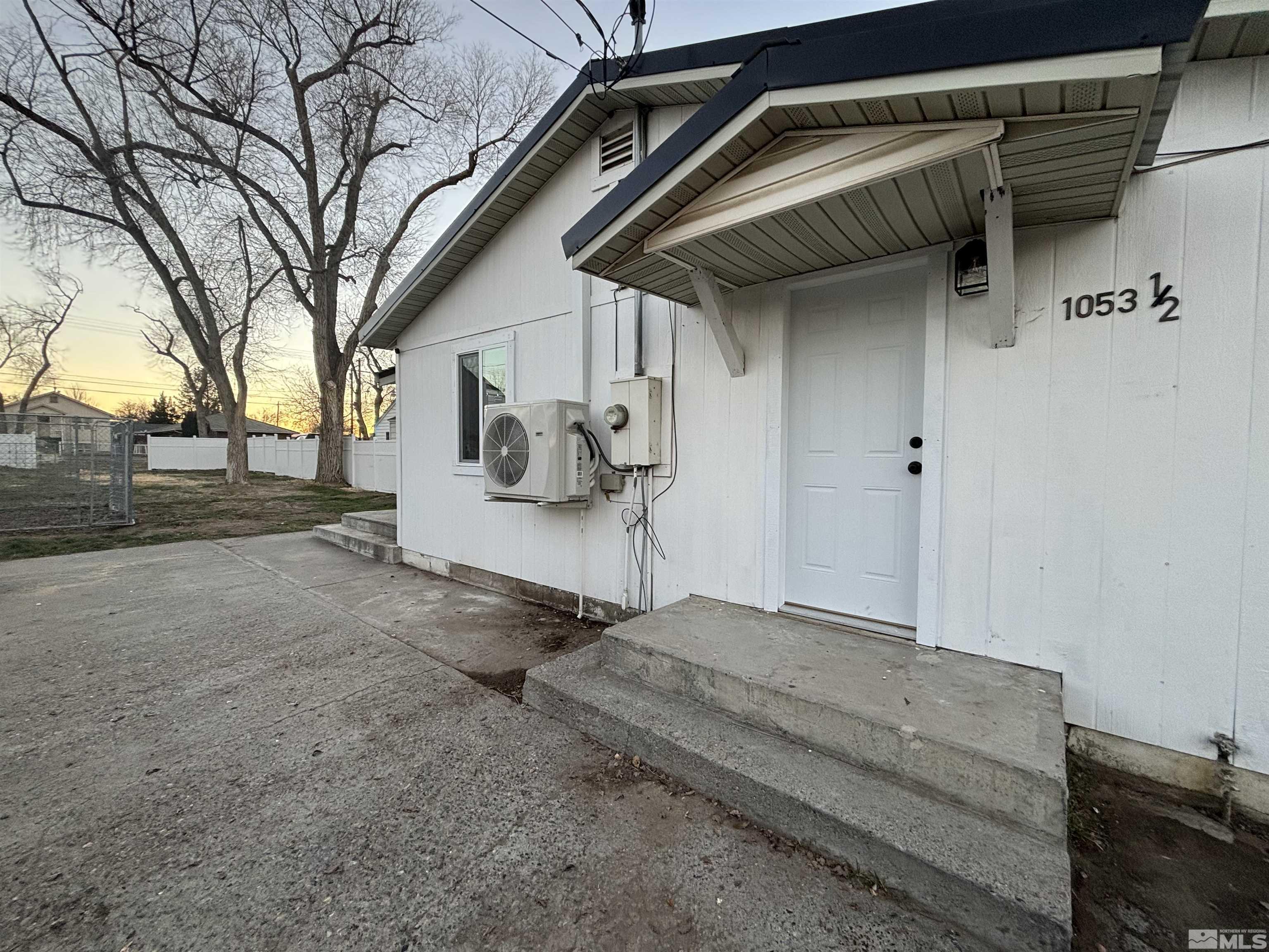1053 1/2 S Bridge St Property Photo 18