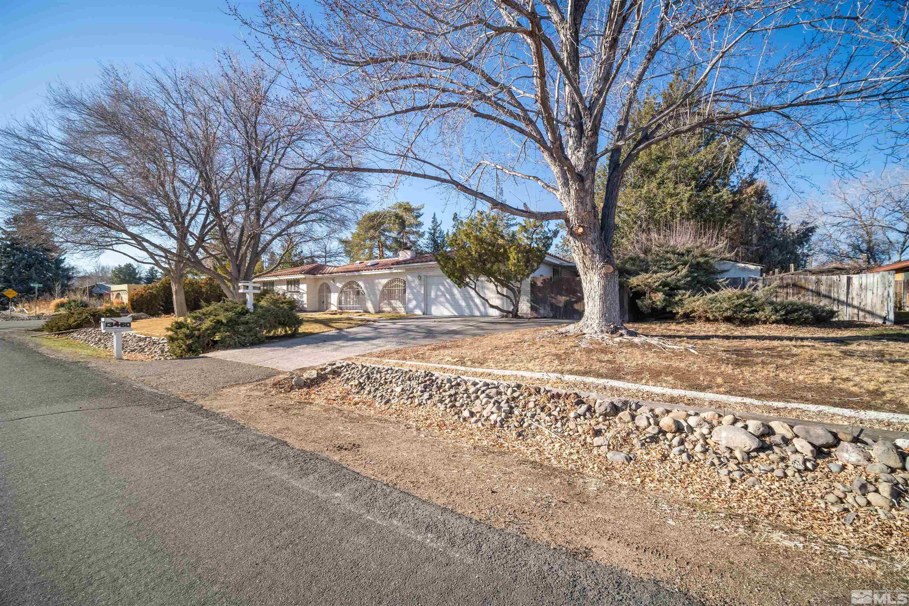13460 S Hills Dr Property Photo 2