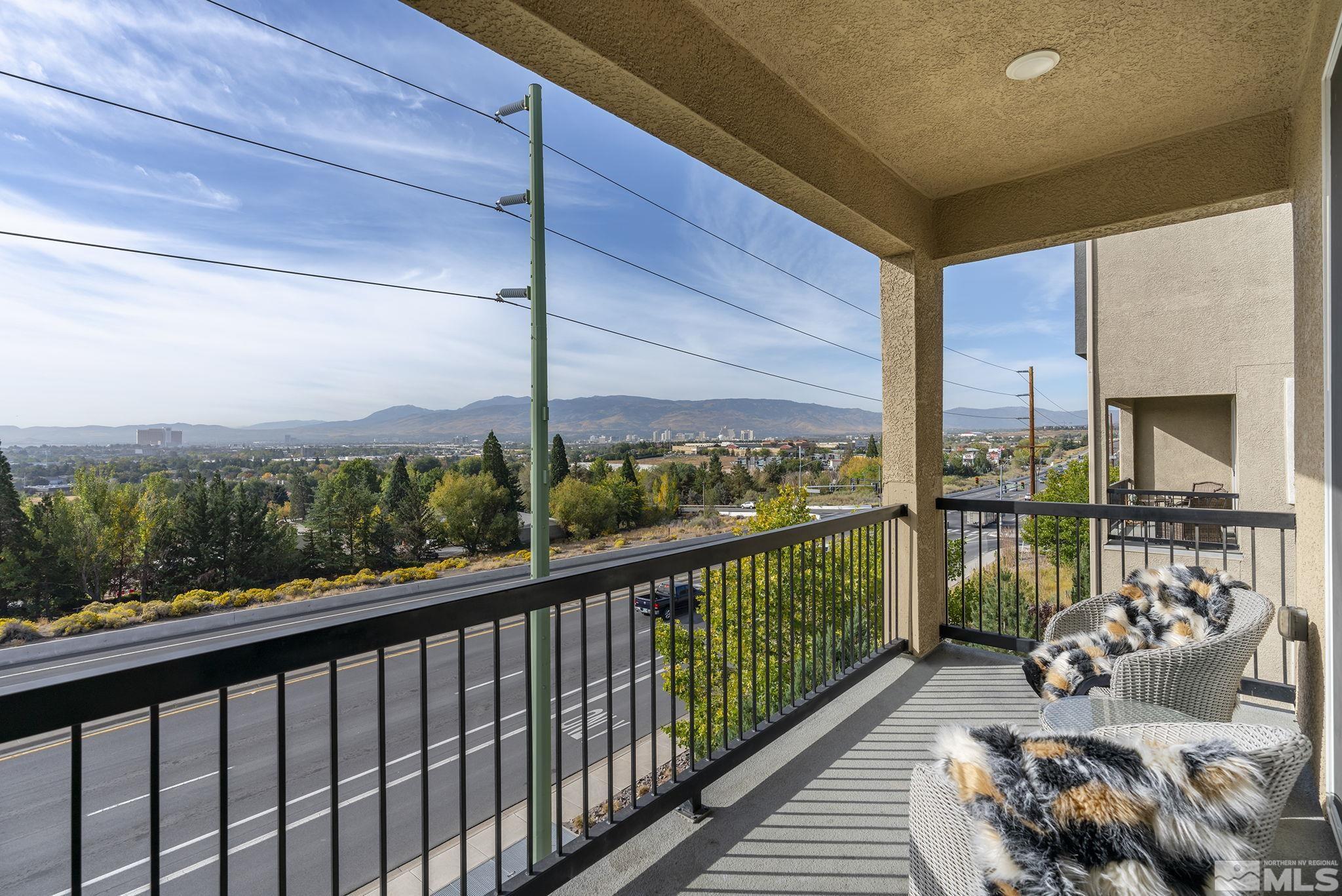 3205 Sterling Ridge Cir Property Photo 4