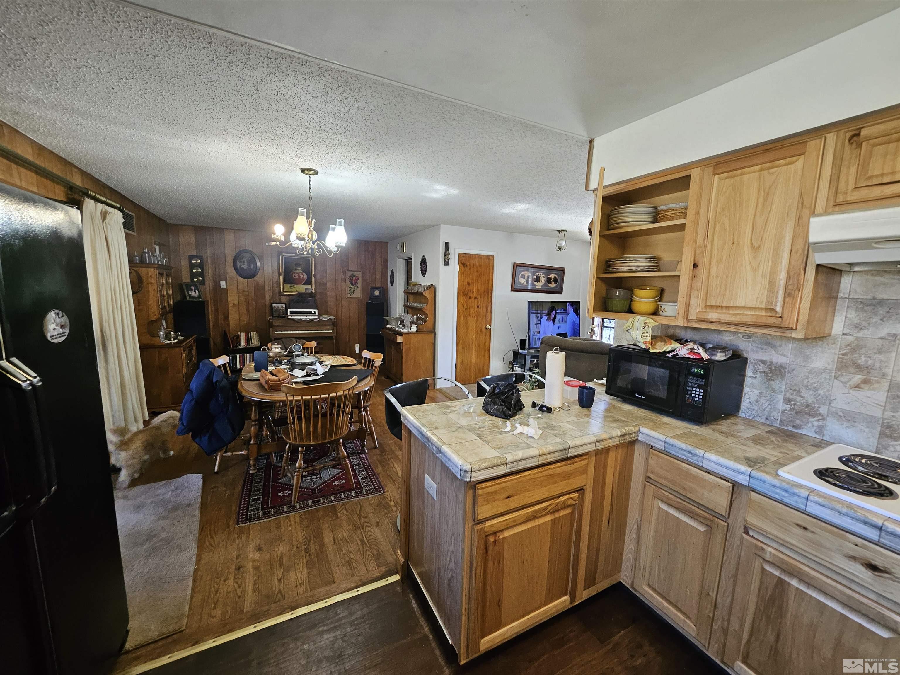 990 York Way Property Photo 4