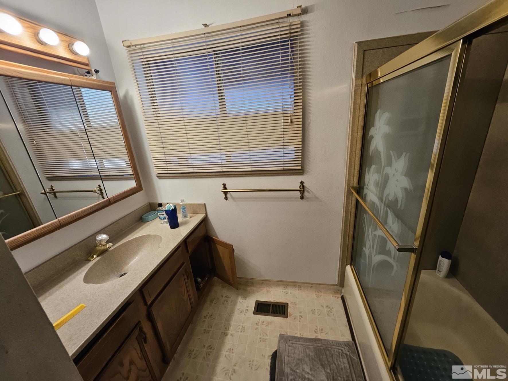 990 York Way Property Photo 7