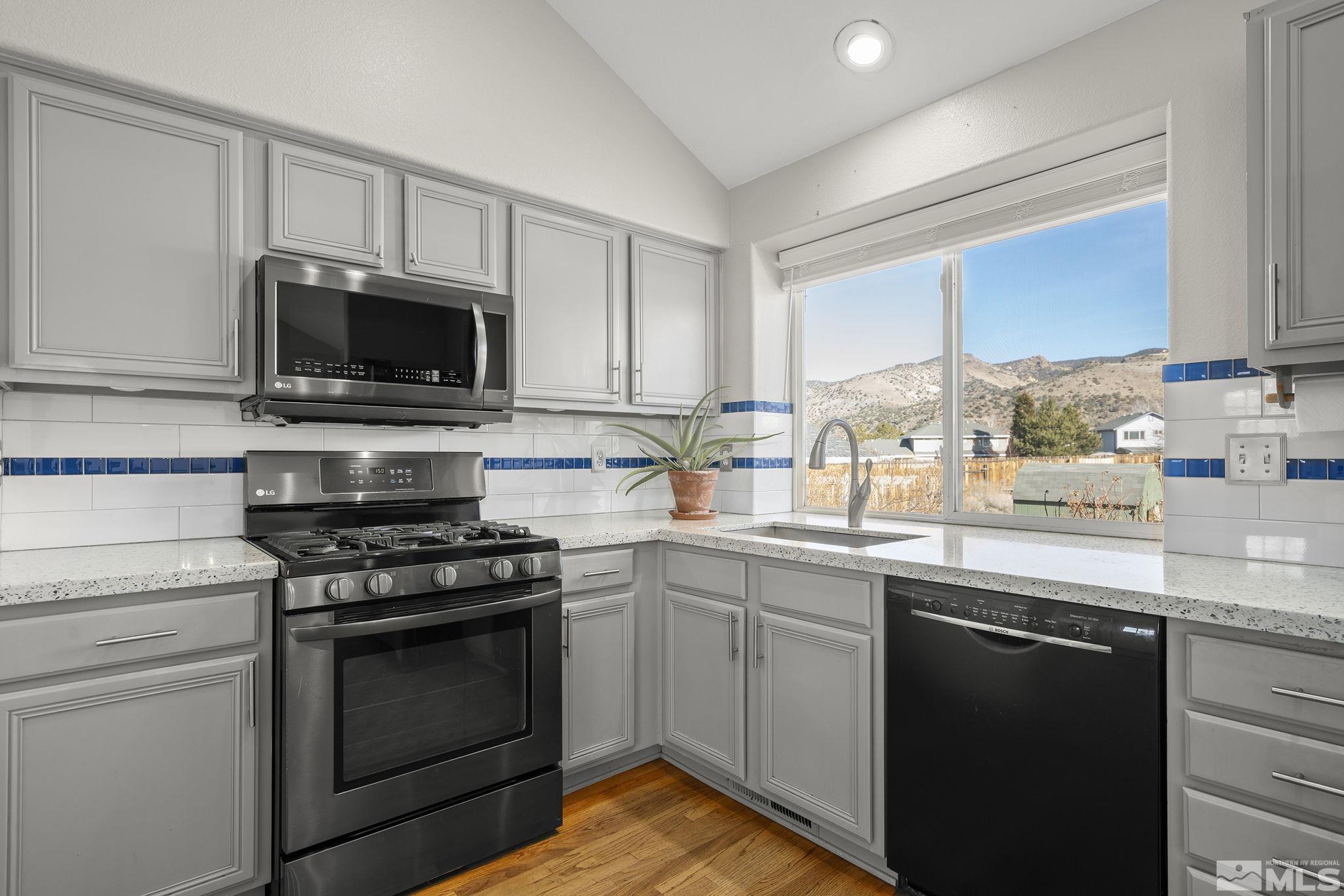 16000 Scarlet Way Property Photo 18