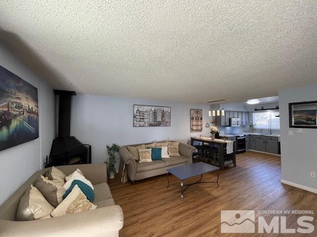562 Smithridge Park Property Photo 6