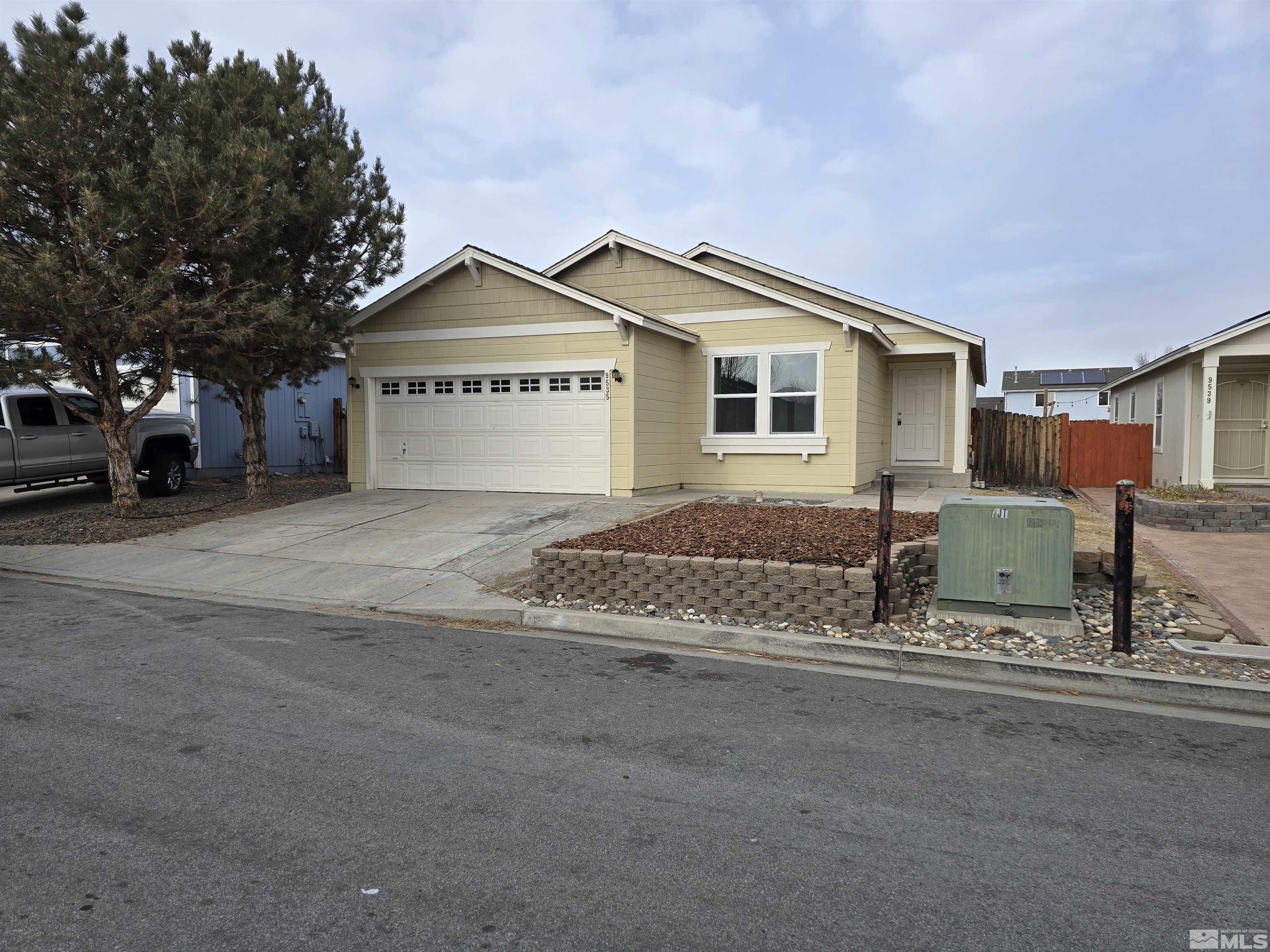 9535 Autumn Leaf Property Photo