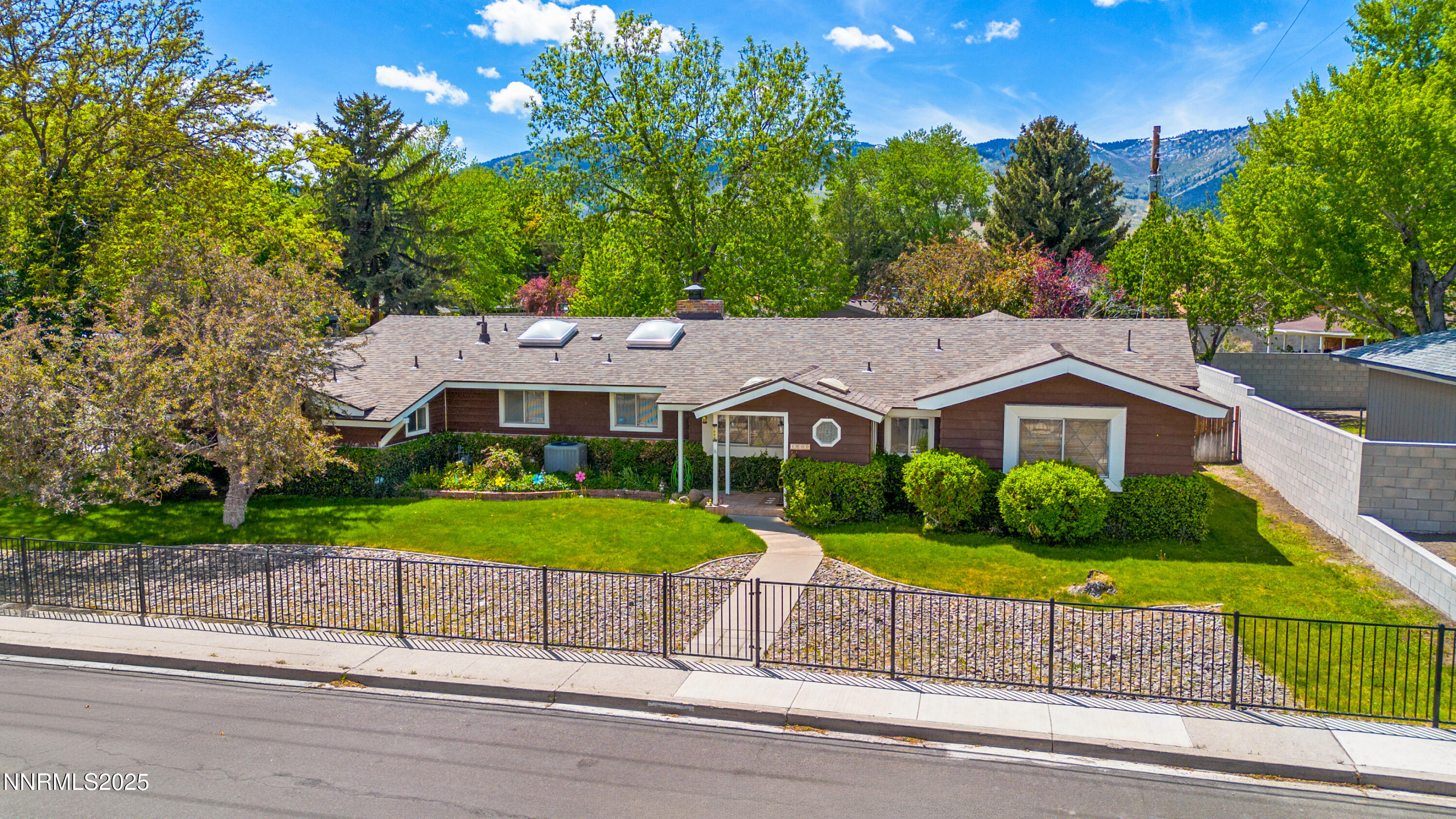 1000 Mountain Property Photo 1