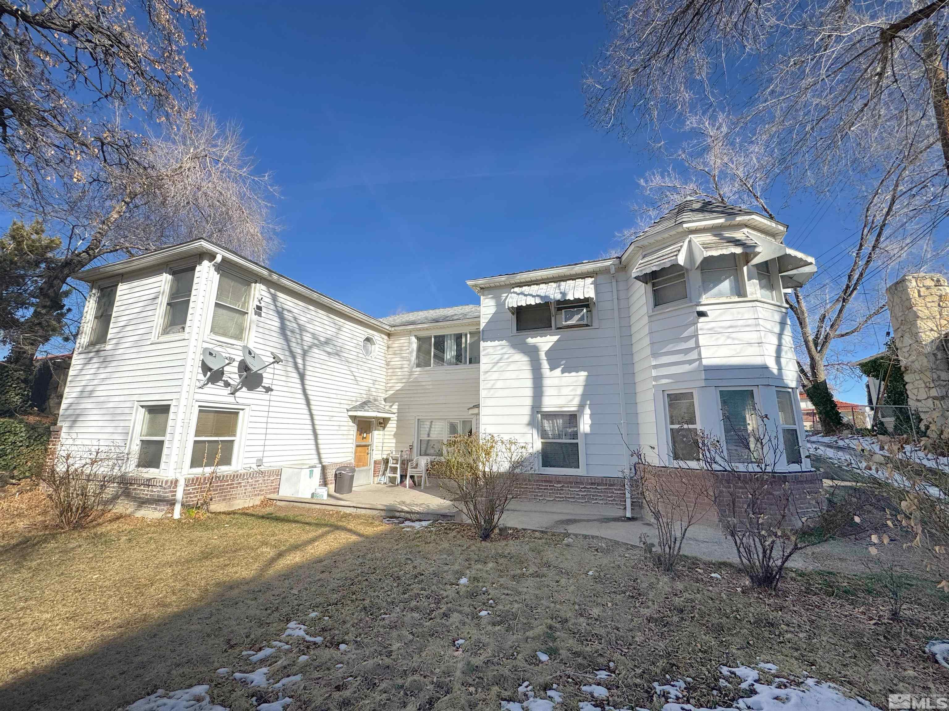 2735 Lakeside Dr Property Photo
