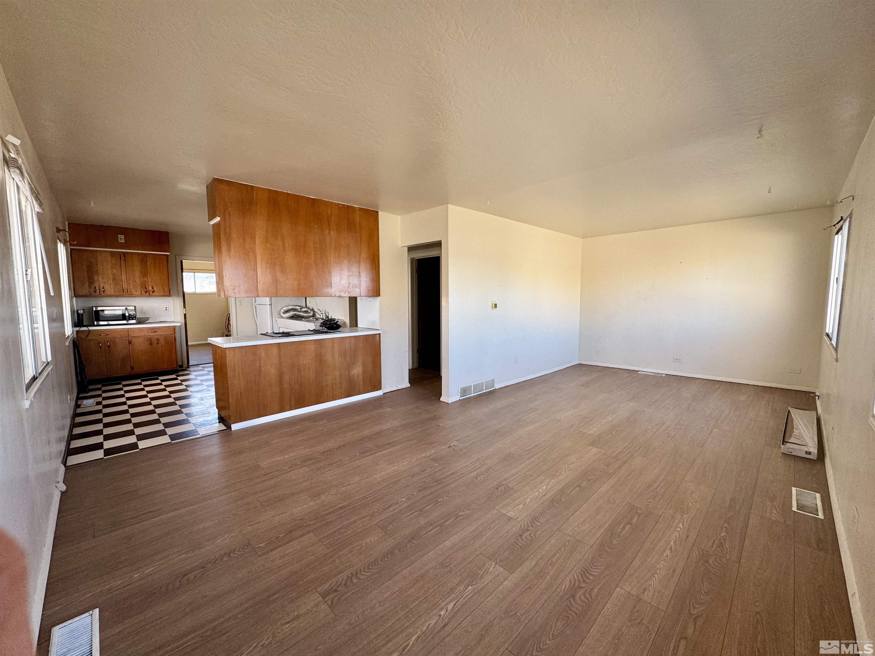 121 W Haskell Property Photo 3