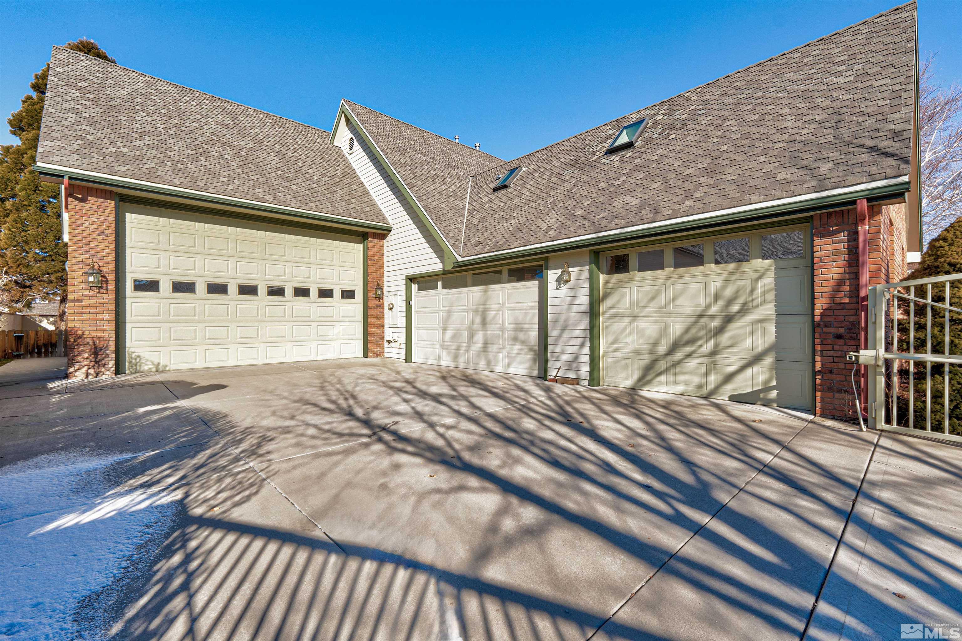 972 Springfield Property Photo 4