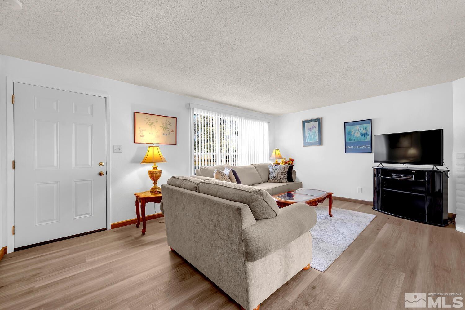 939 Woodberry Dr #3 3 Property Photo 3
