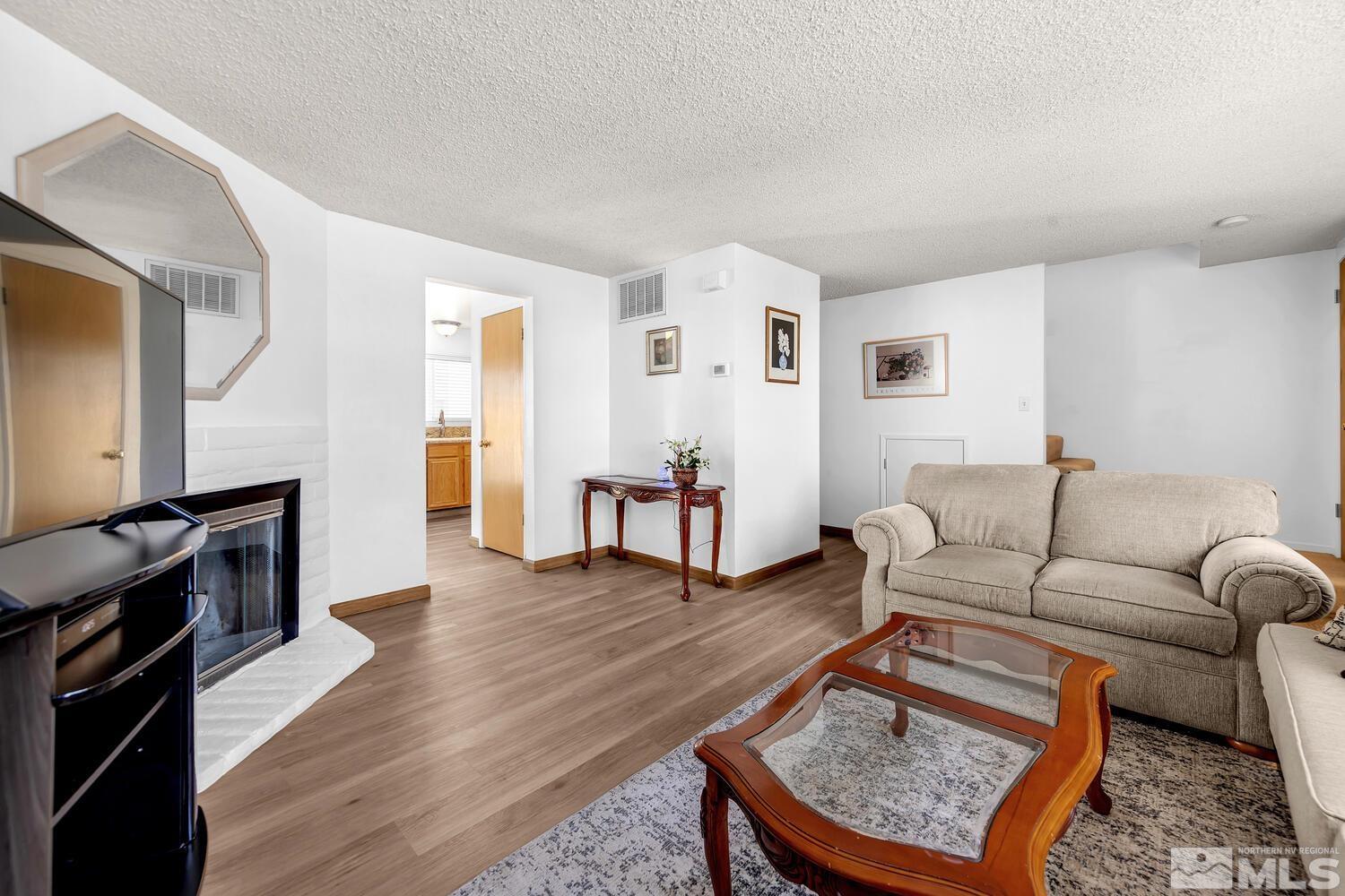 939 Woodberry Dr #3 3 Property Photo 4