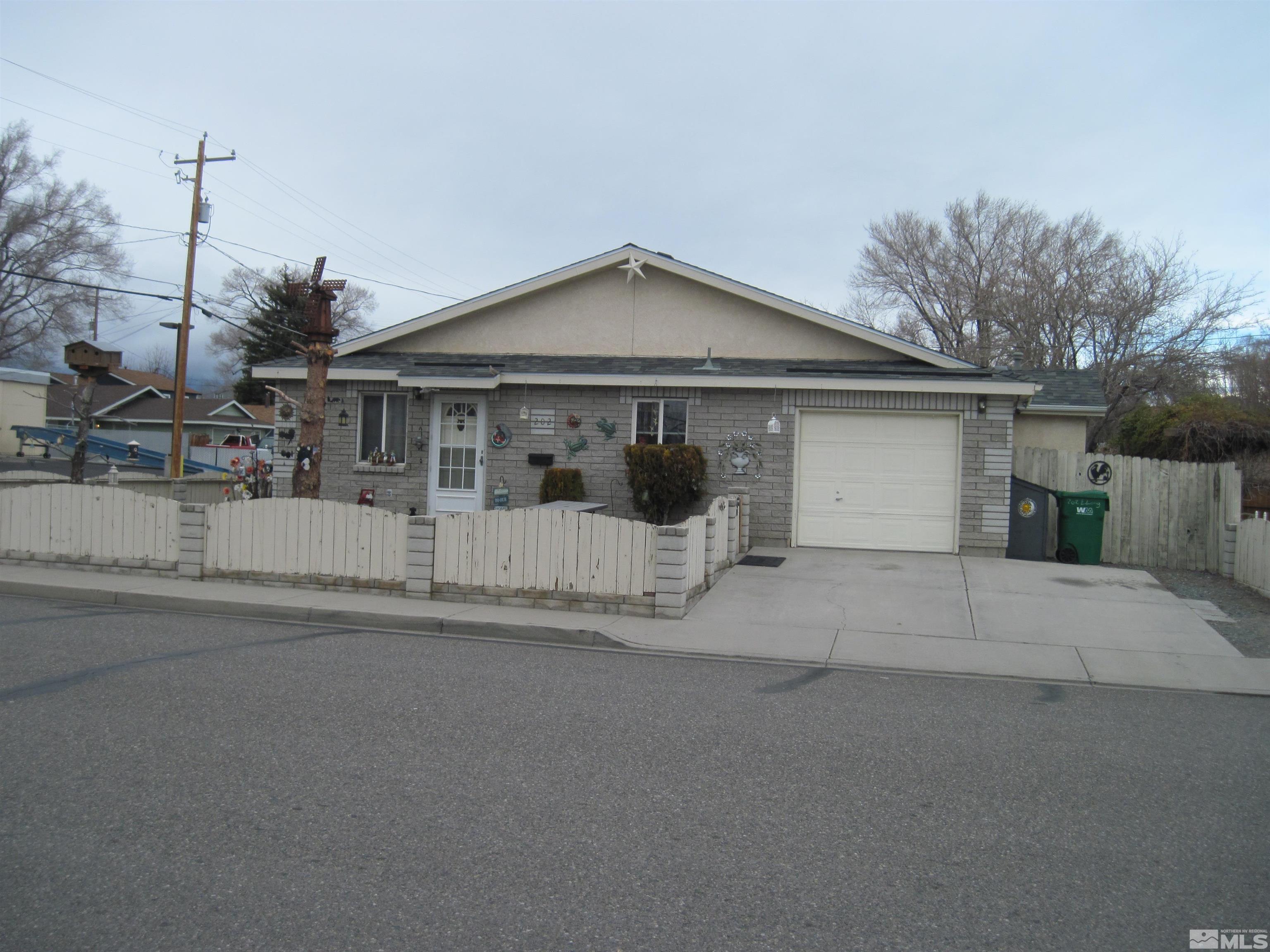 1601 N Fall St Property Photo 1