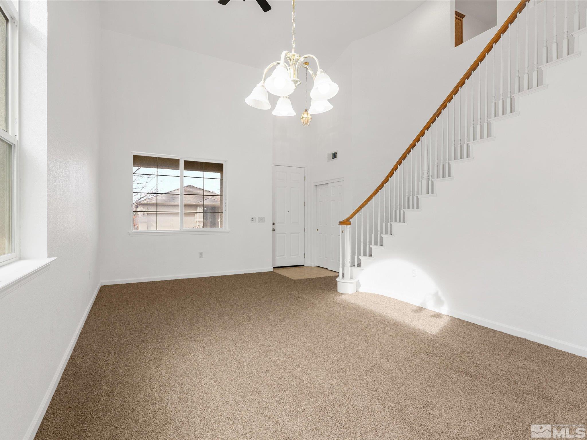 915 Lakeview Dr Property Photo 6