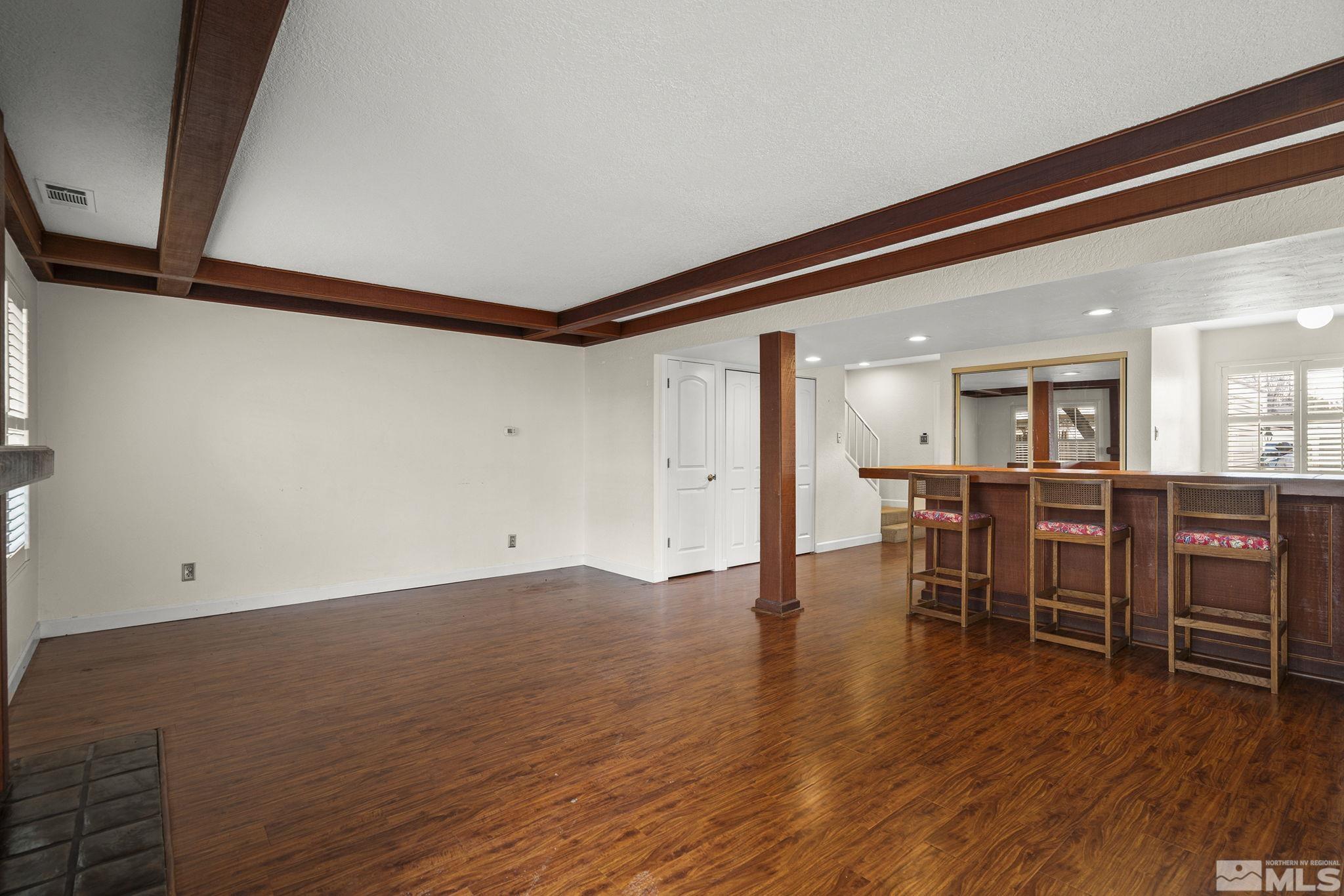 1020 Bradley Sq Property Photo 3