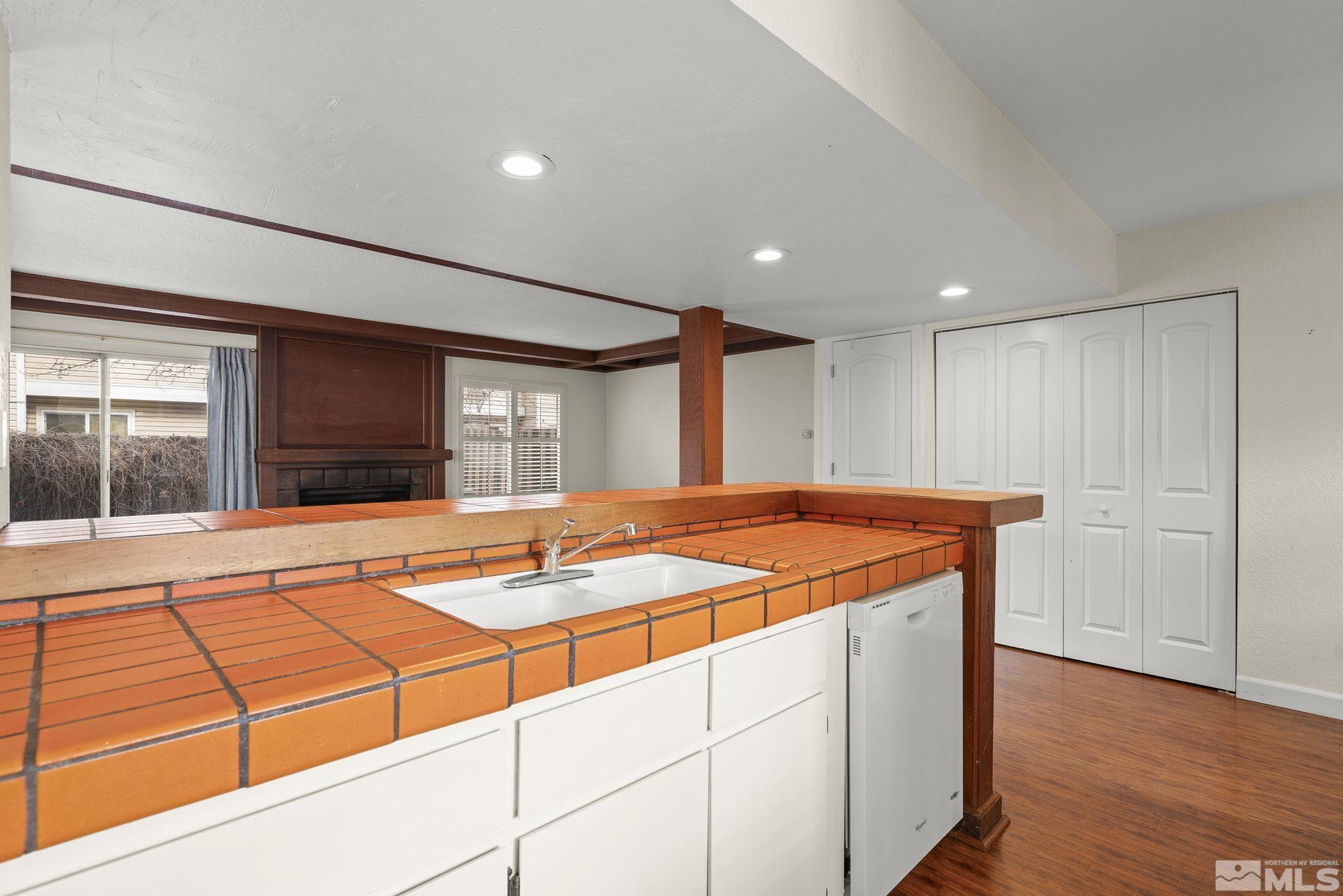 1020 Bradley Sq Property Photo 10