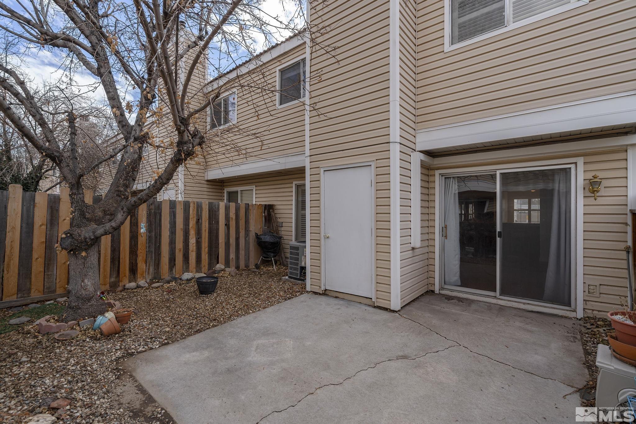 1020 Bradley Sq Property Photo 25