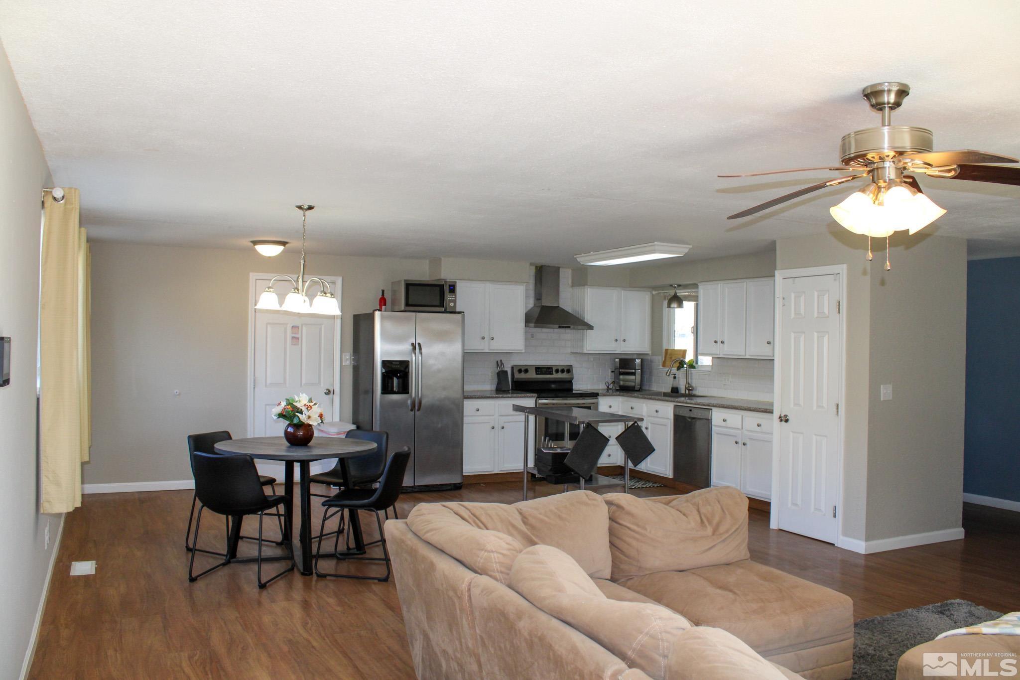 449 Sierra Property Photo 8