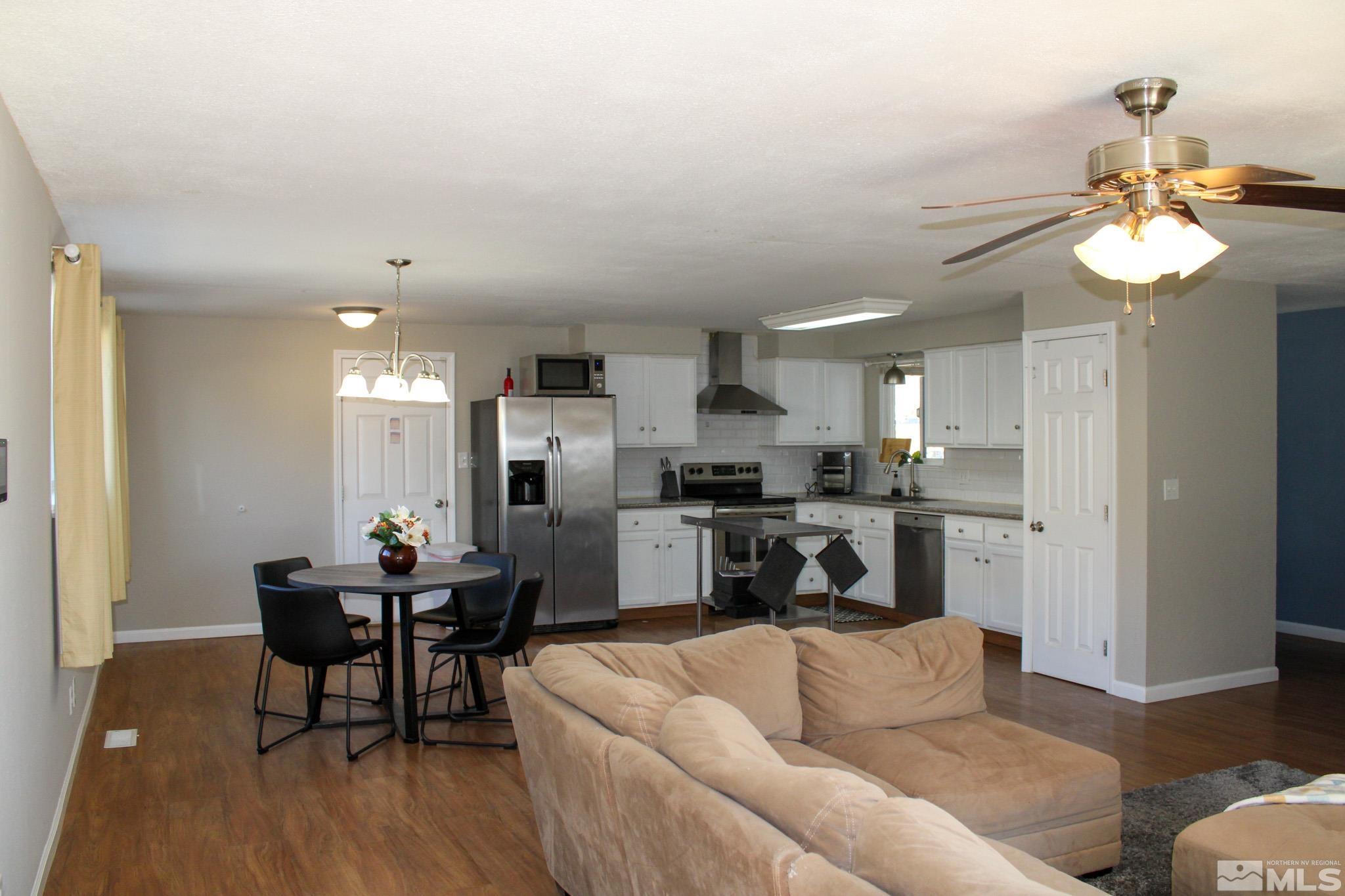 449 Sierra Property Photo 13