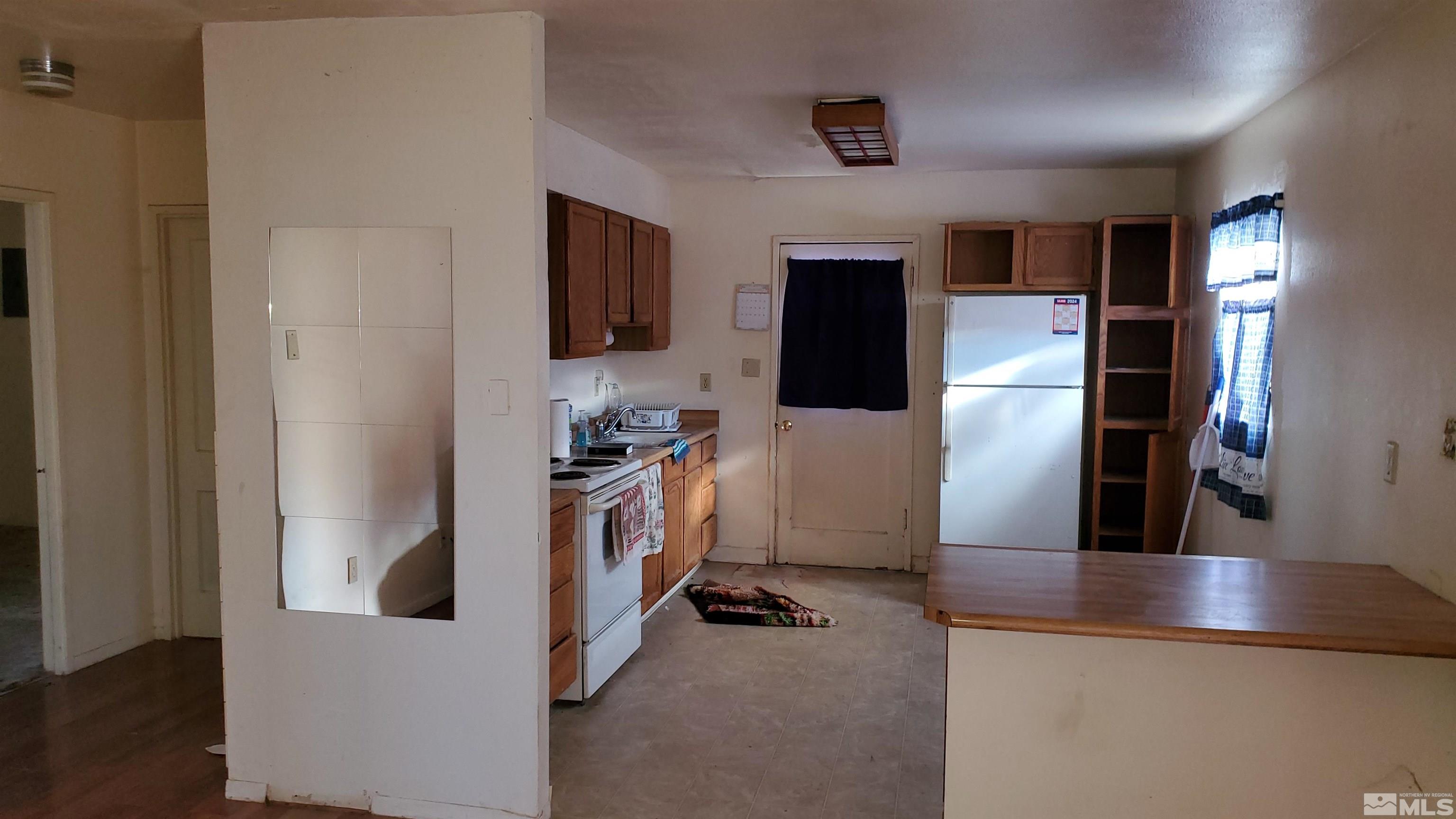 422 A & B C Street Property Photo 3