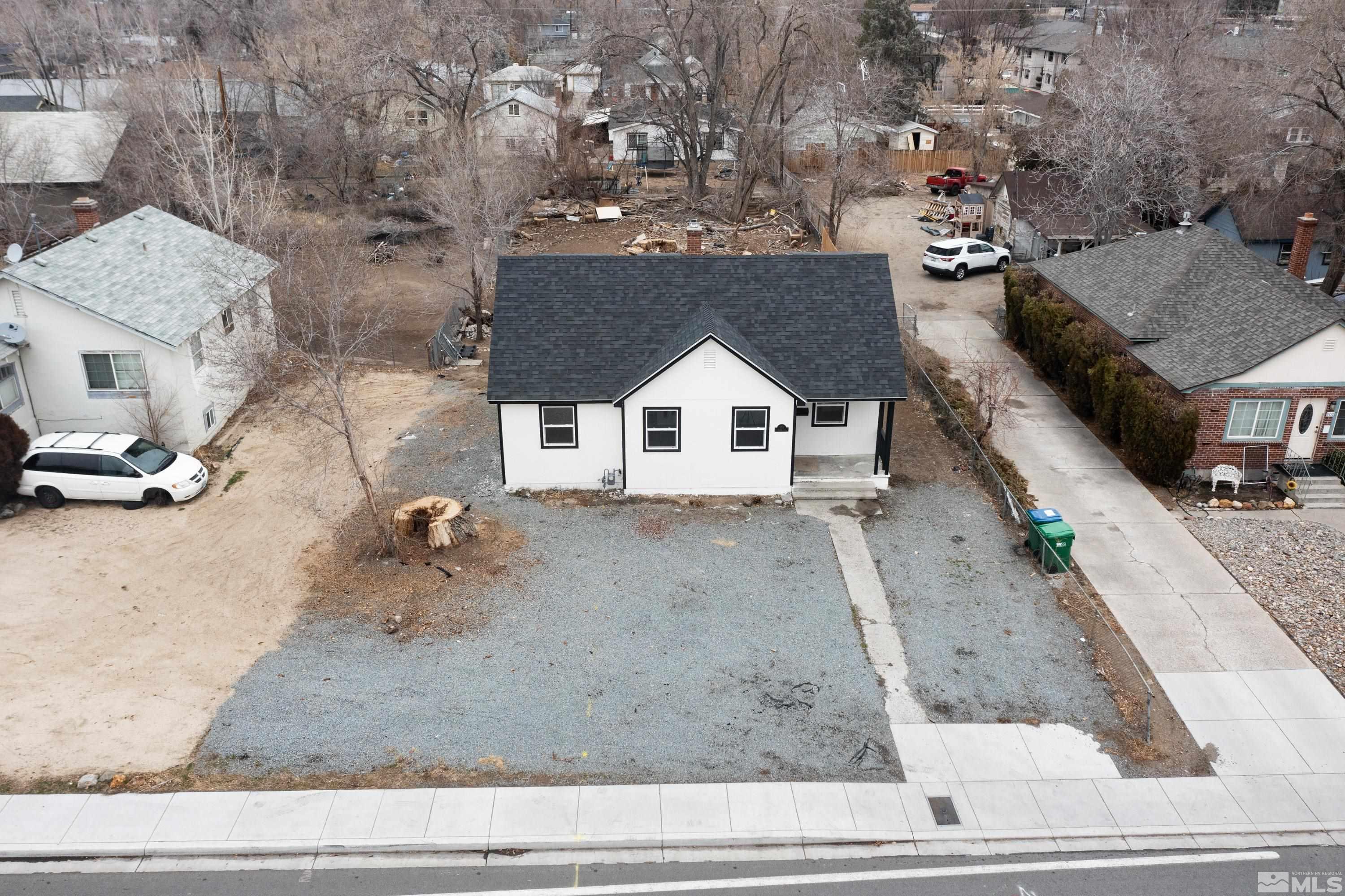 910 Prater Way Property Photo