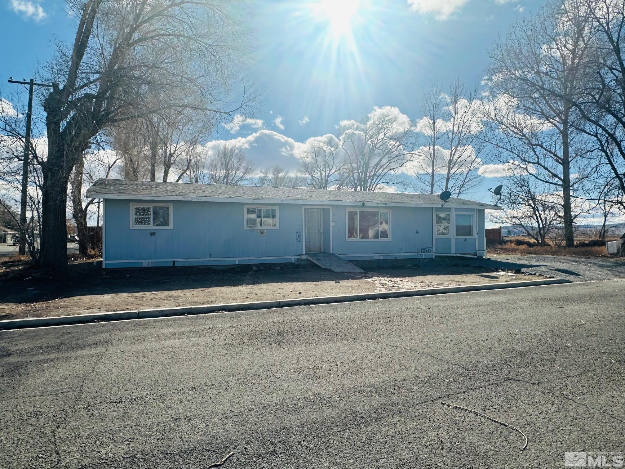 815 16th St Property Photo 1