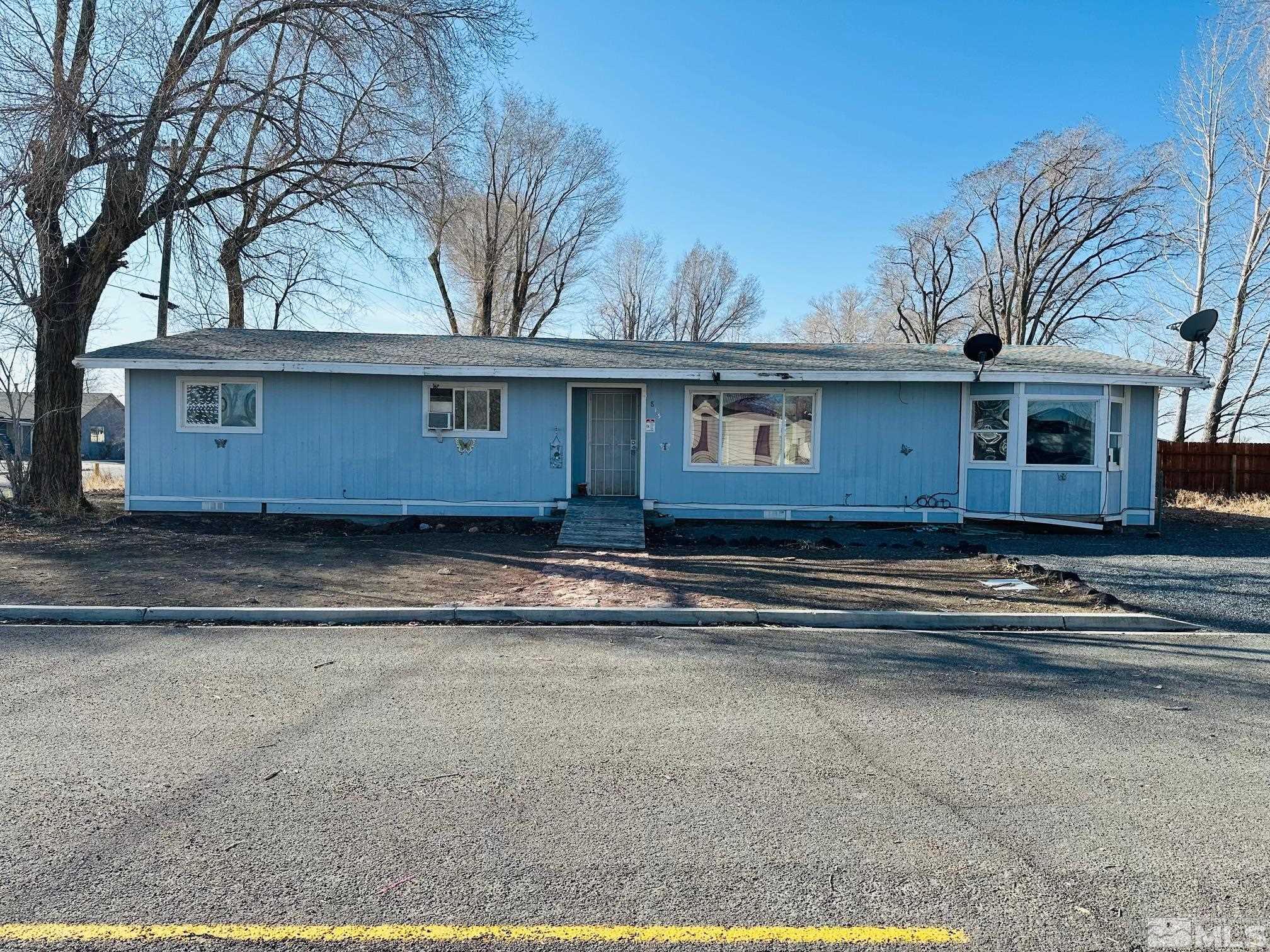 815 16th St Property Photo 3
