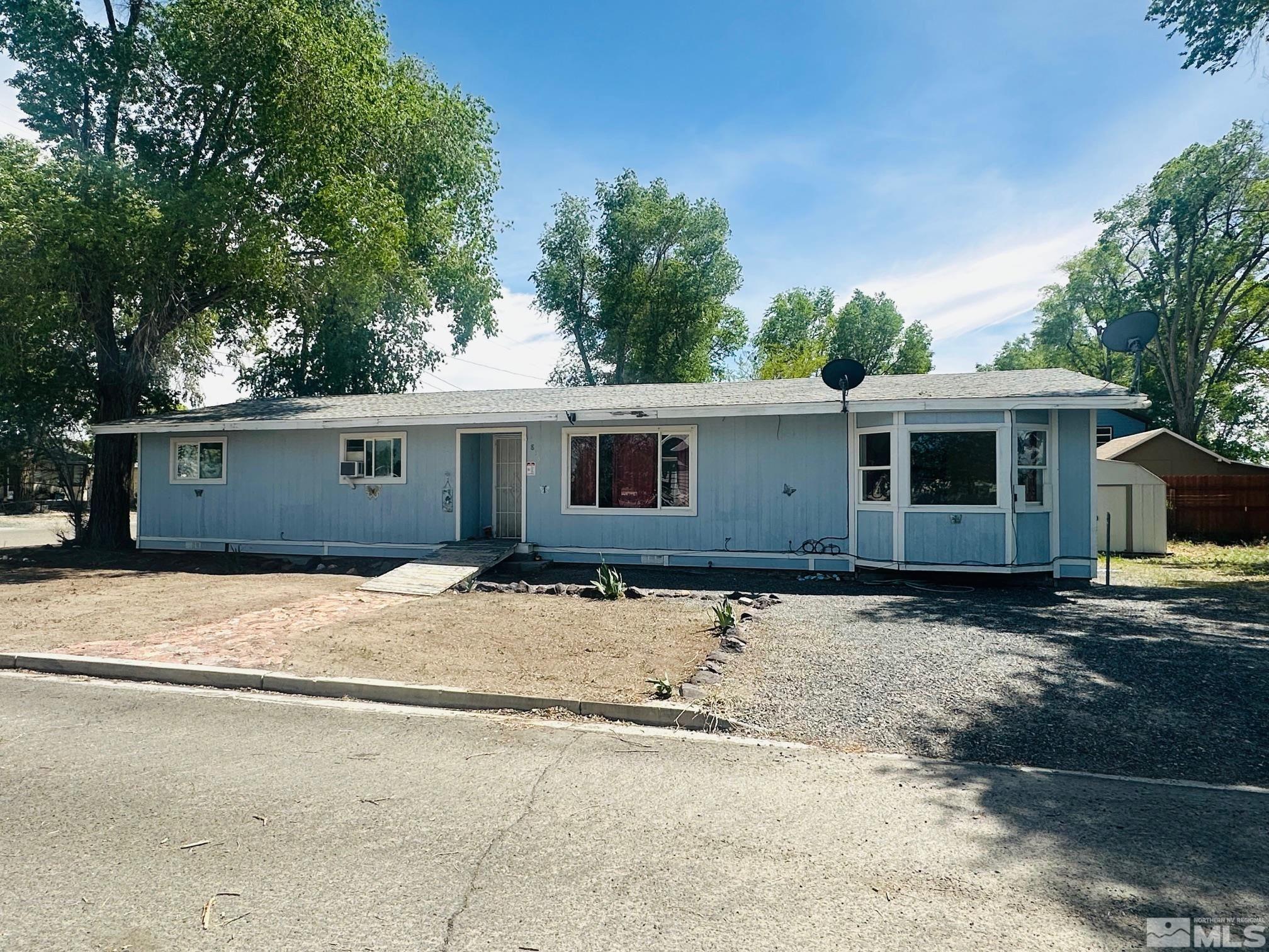 815 16th St Property Photo 1