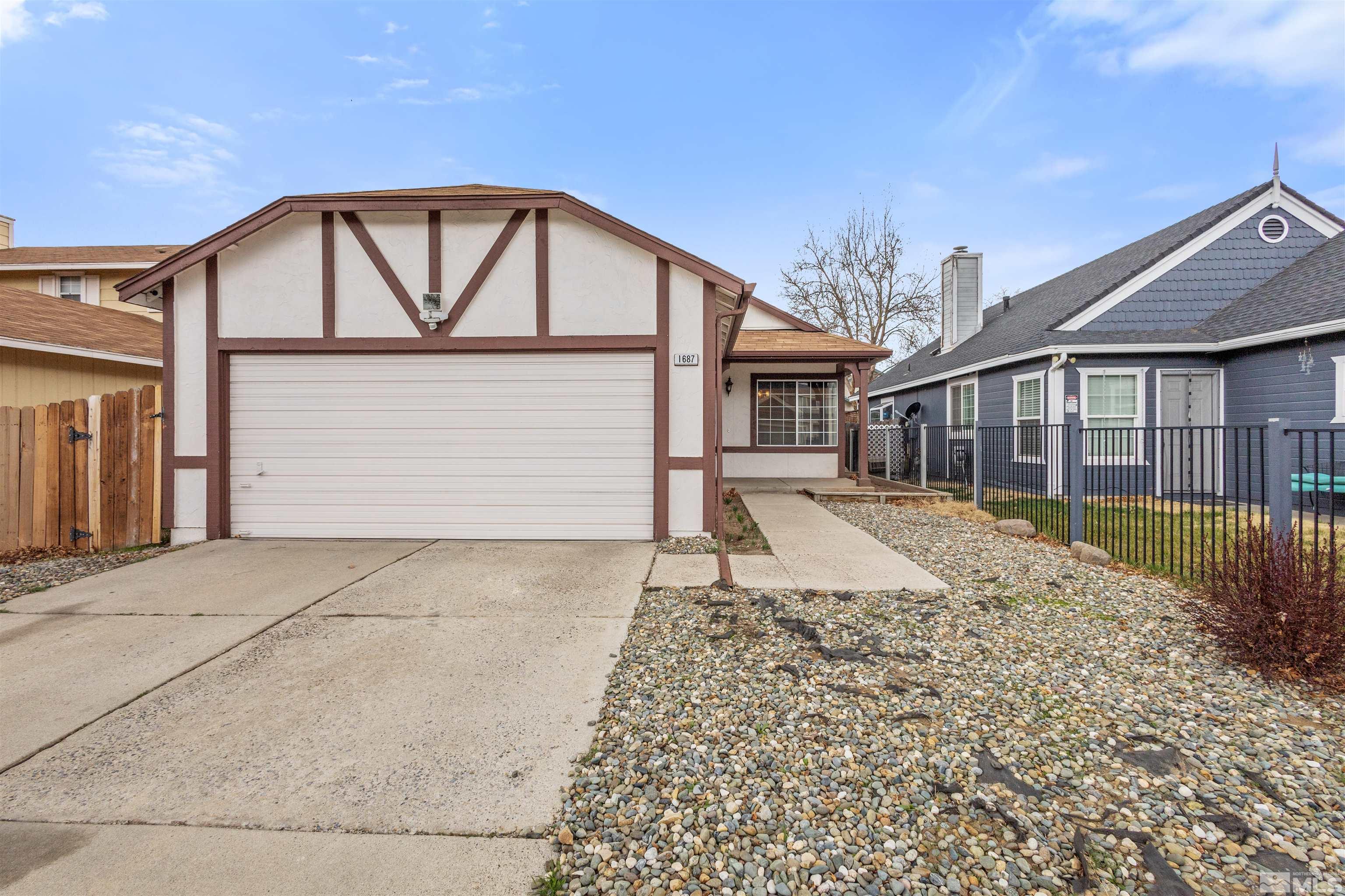 1687 Noreen Drive Property Photo 3