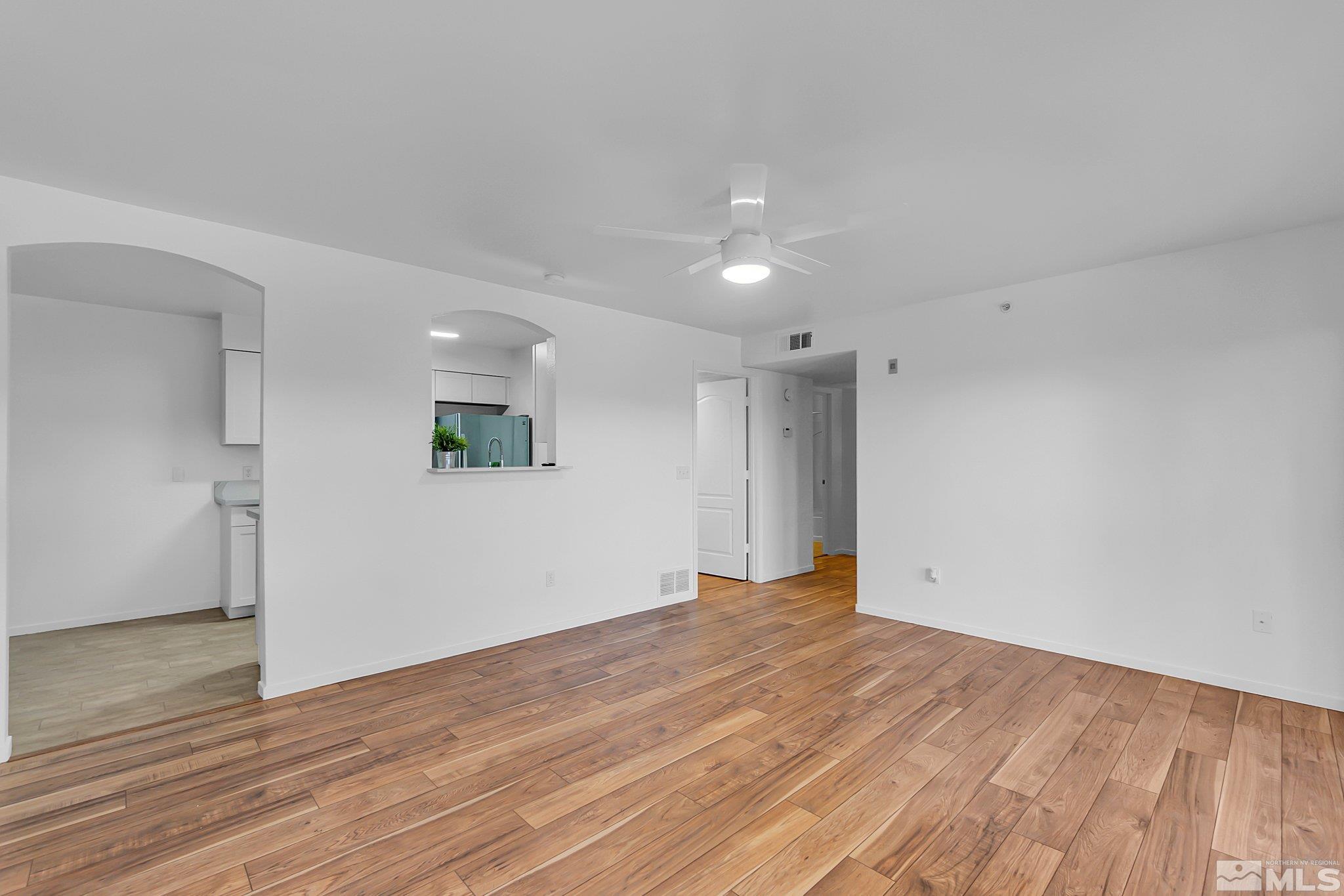 6850 Sharlands Ave R-2098 Property Photo 5