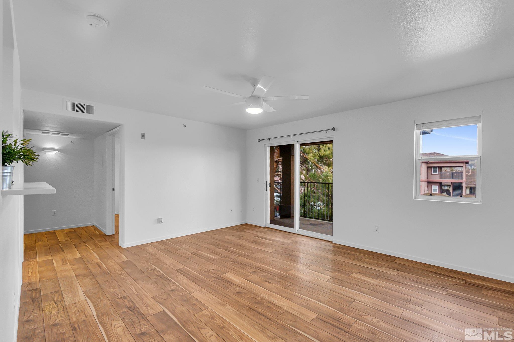 6850 Sharlands Ave R-2098 Property Photo 6