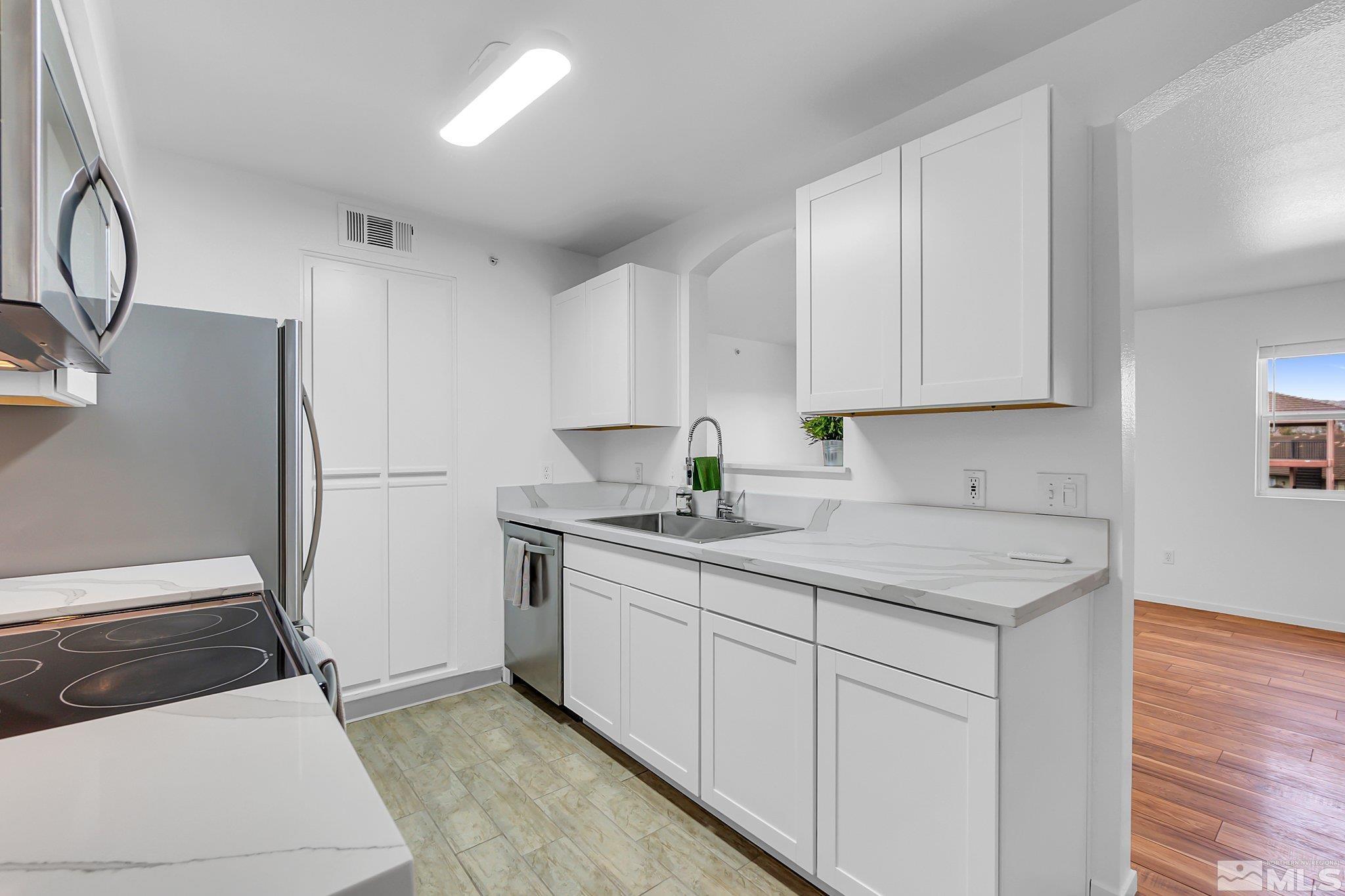 6850 Sharlands Ave R-2098 Property Photo 11