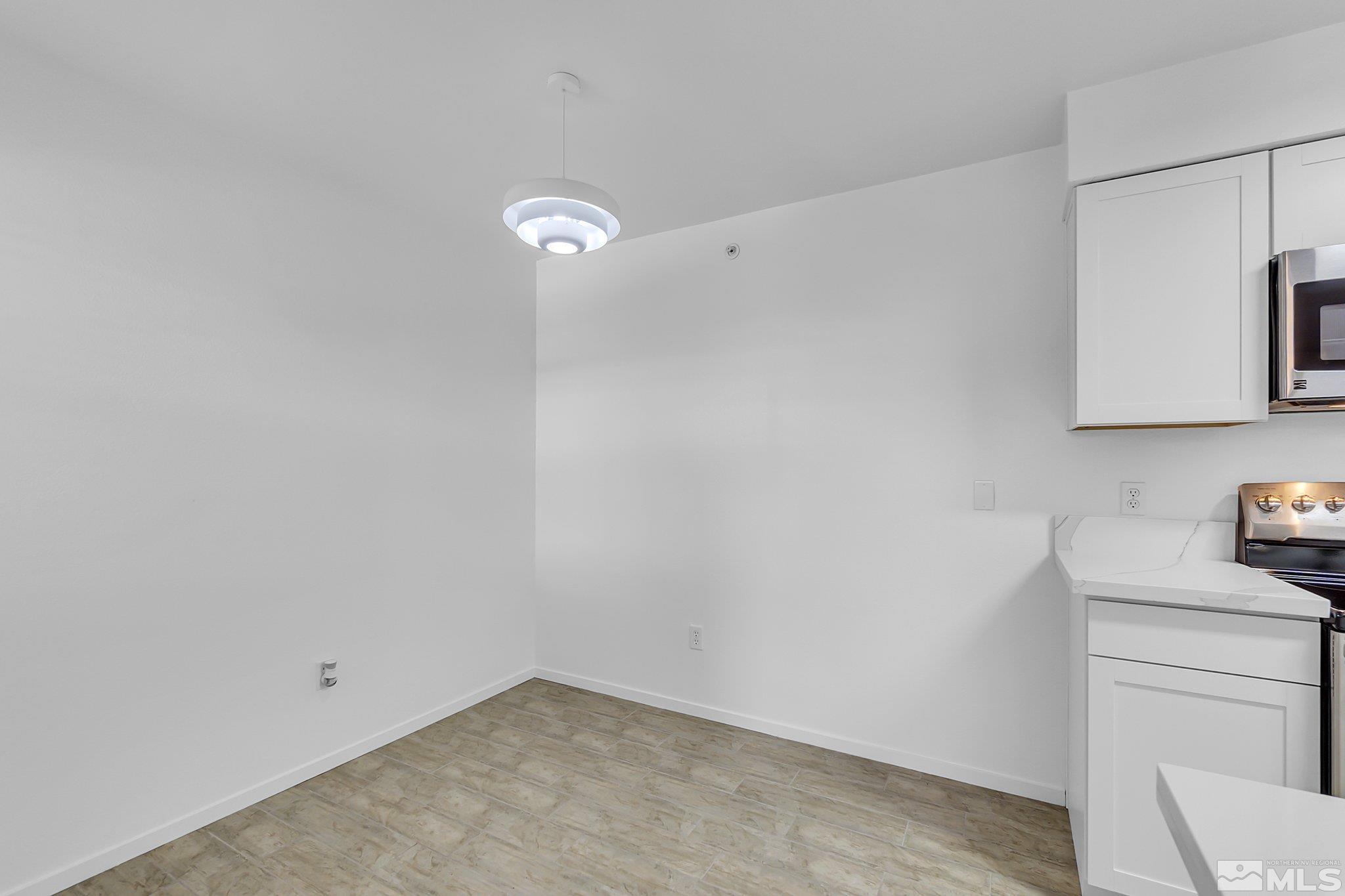 6850 Sharlands Ave R-2098 Property Photo 13