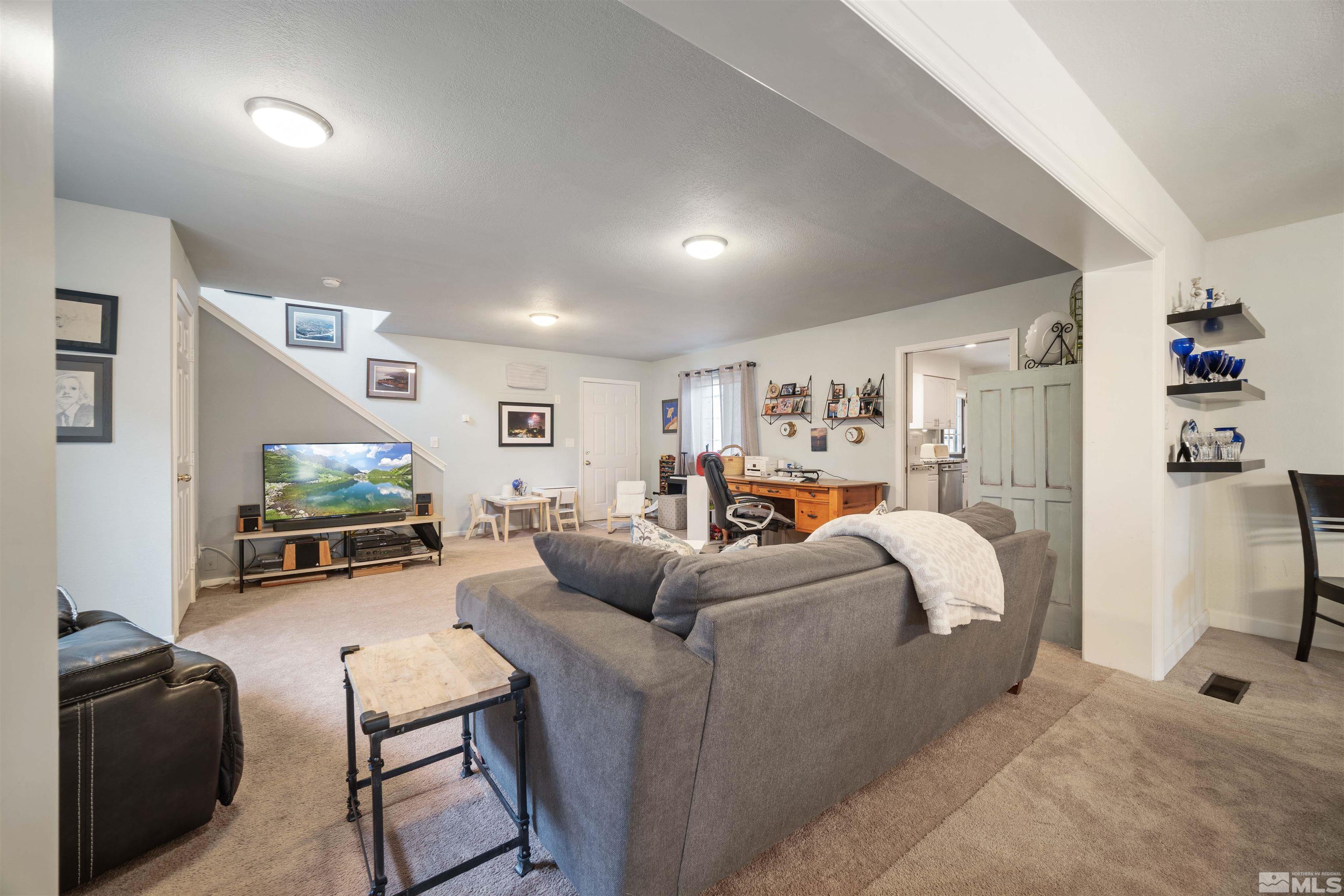 2075 Lakeside Dr. Property Photo 17