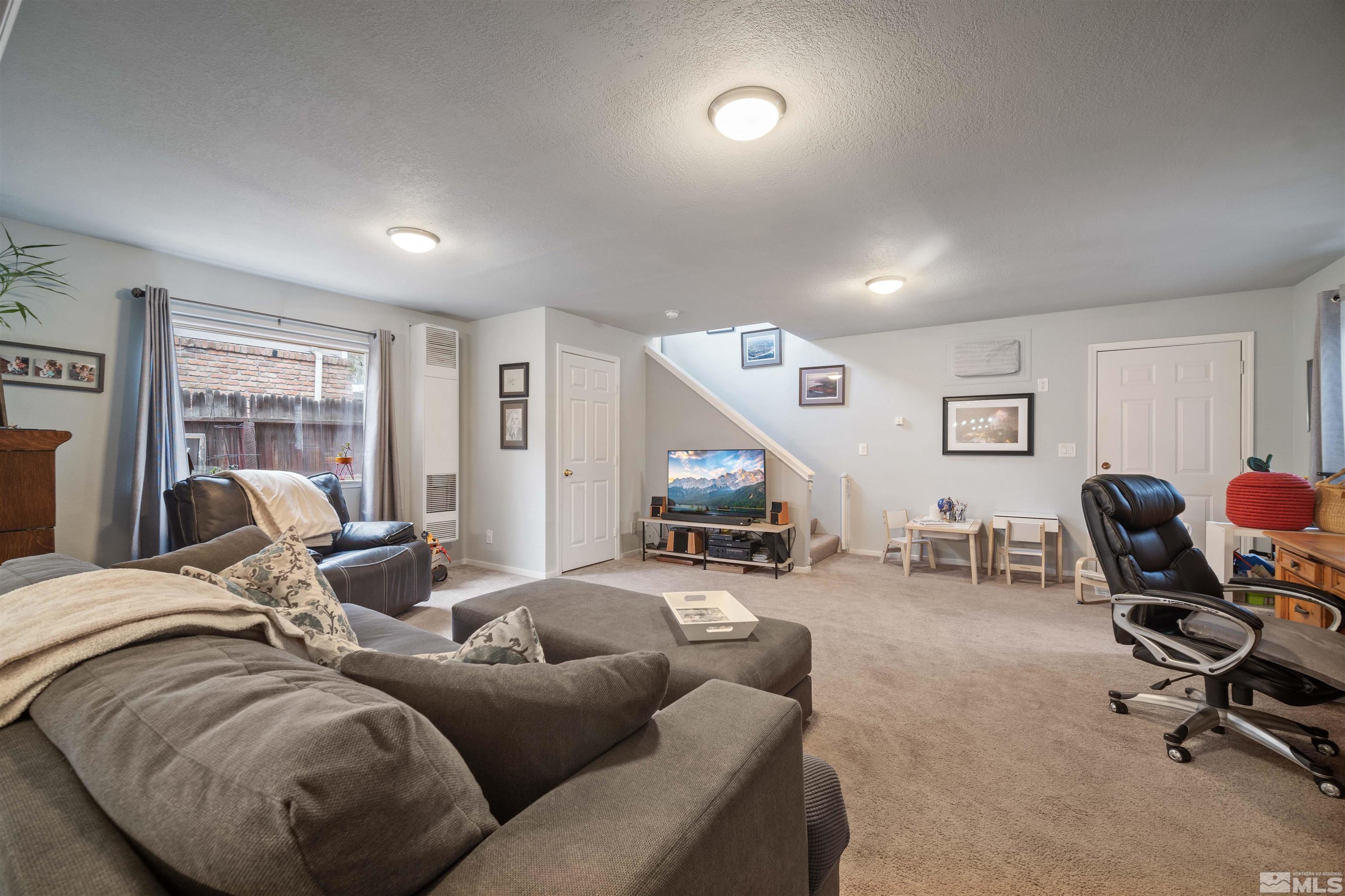 2075 Lakeside Dr. Property Photo 18