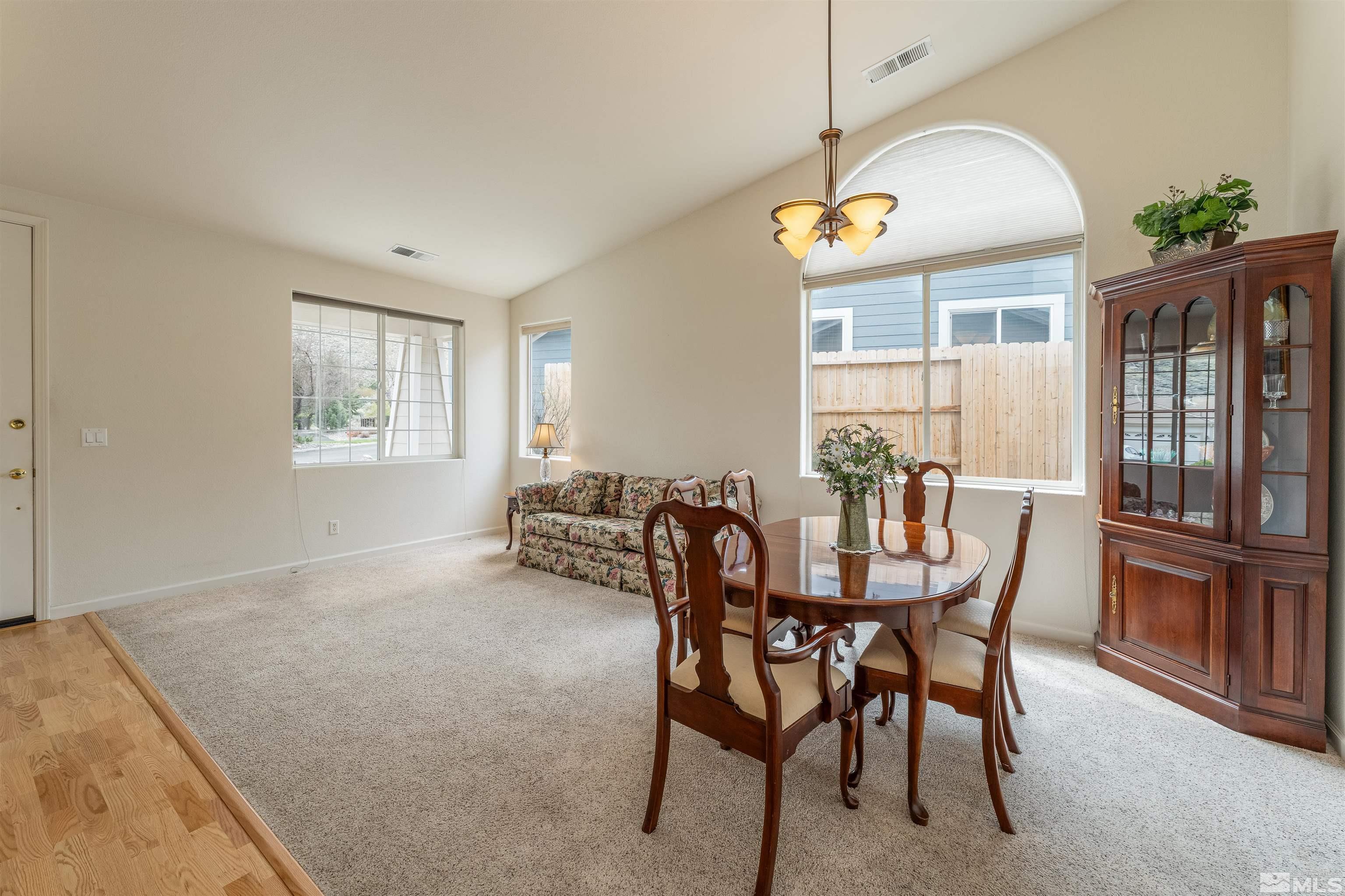 236 Sussex Pl Property Photo 8