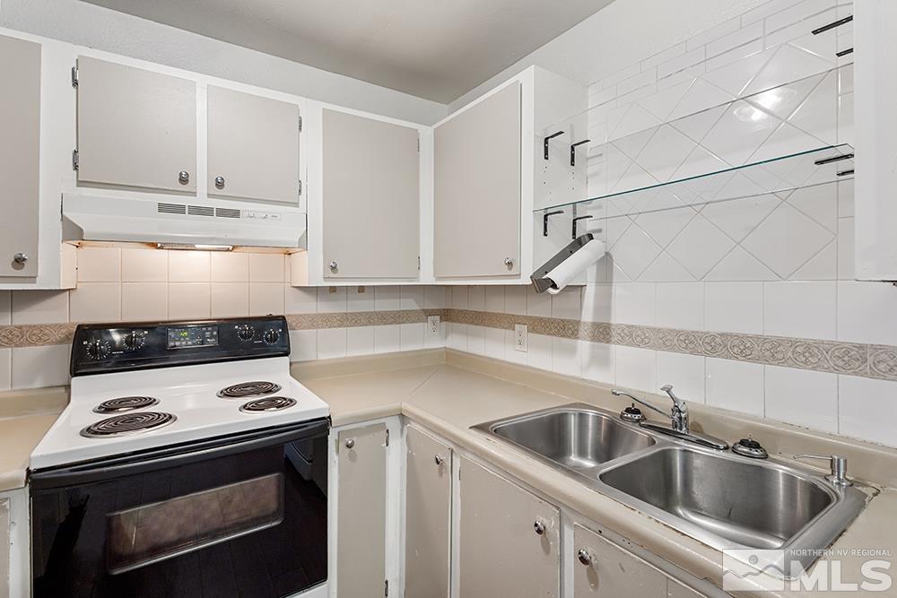 2375 Tripp Drive Property Photo 4